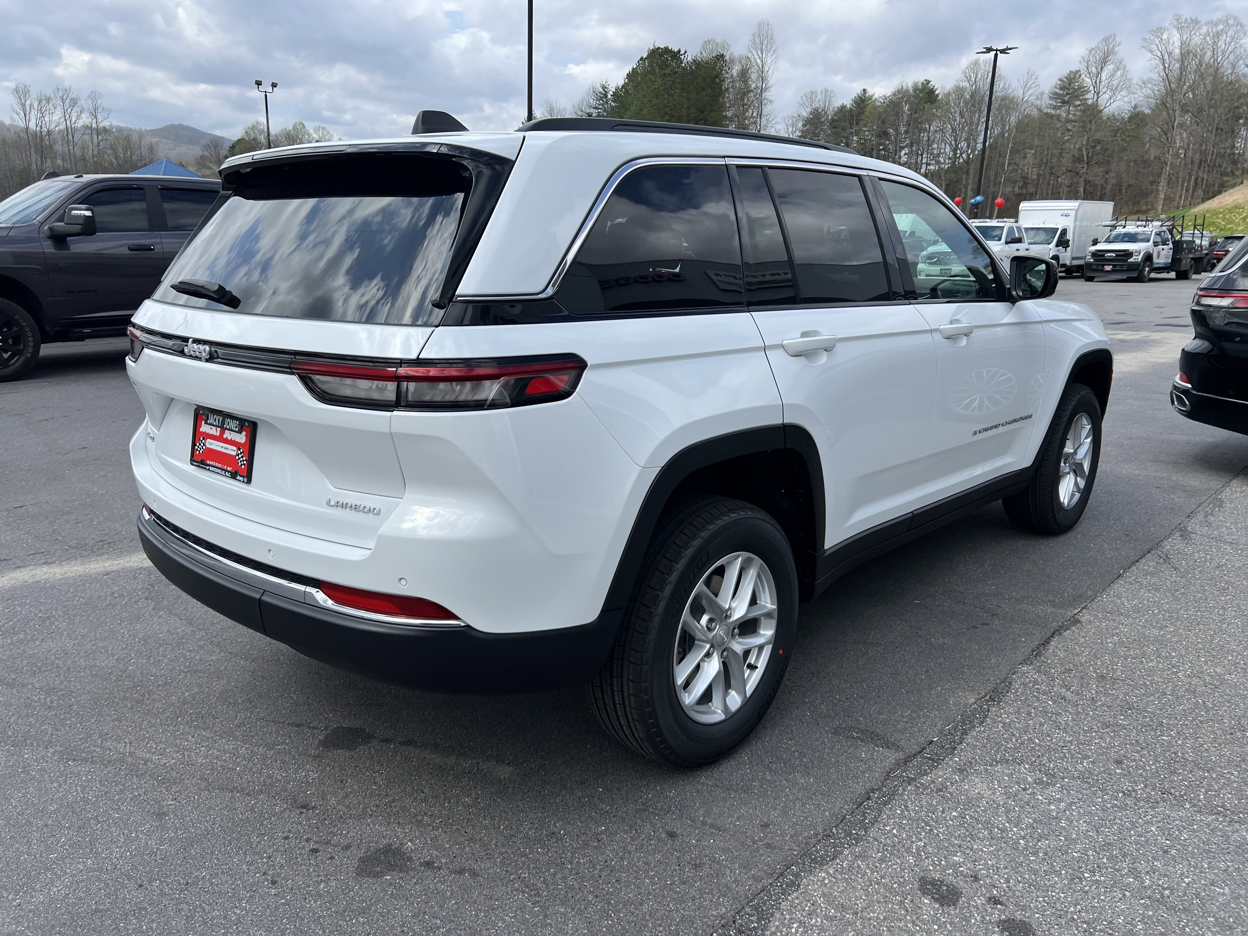 2026 Jeep Grand Cherokee Laredo
