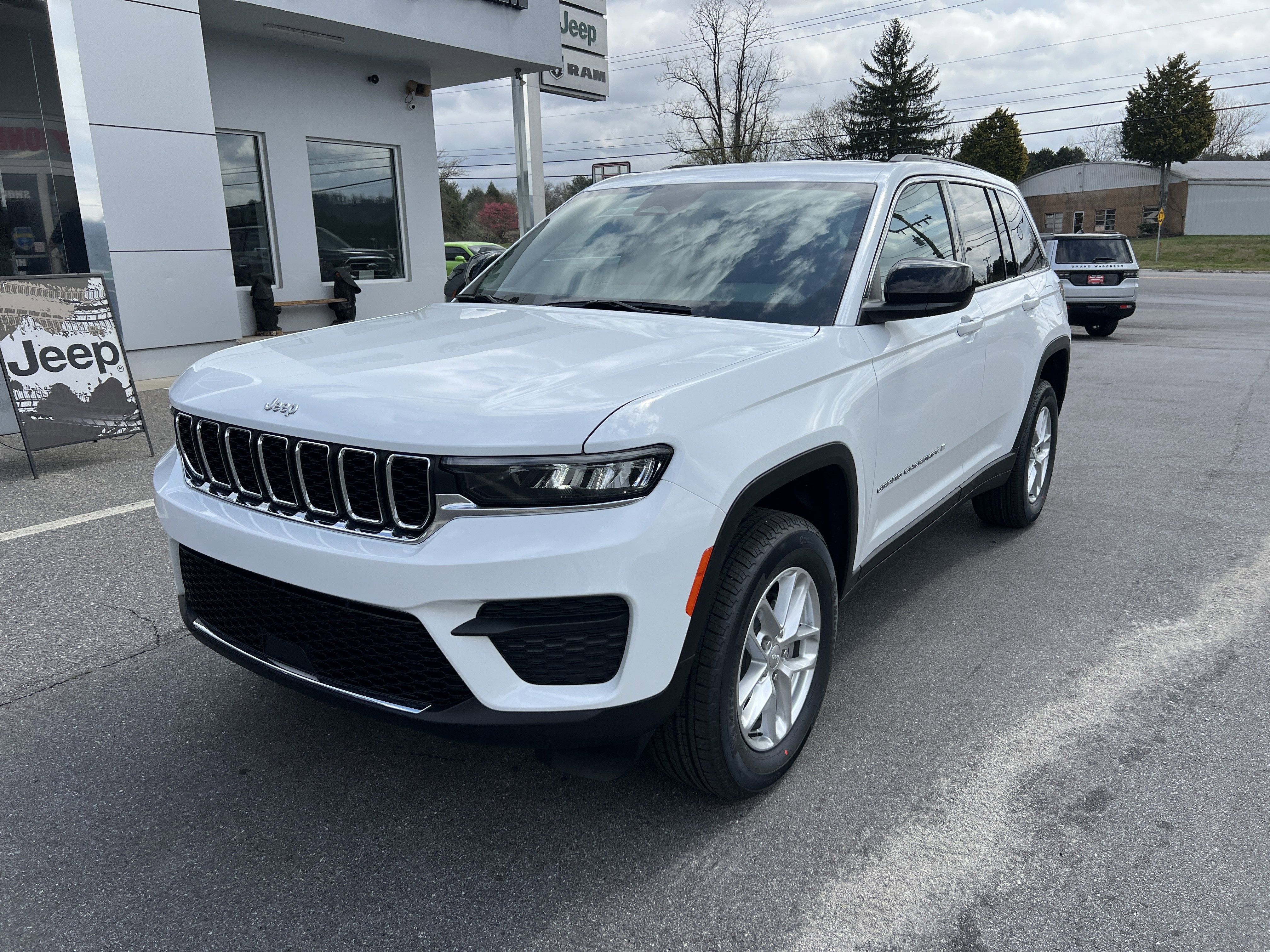 2026 Jeep Grand Cherokee Laredo