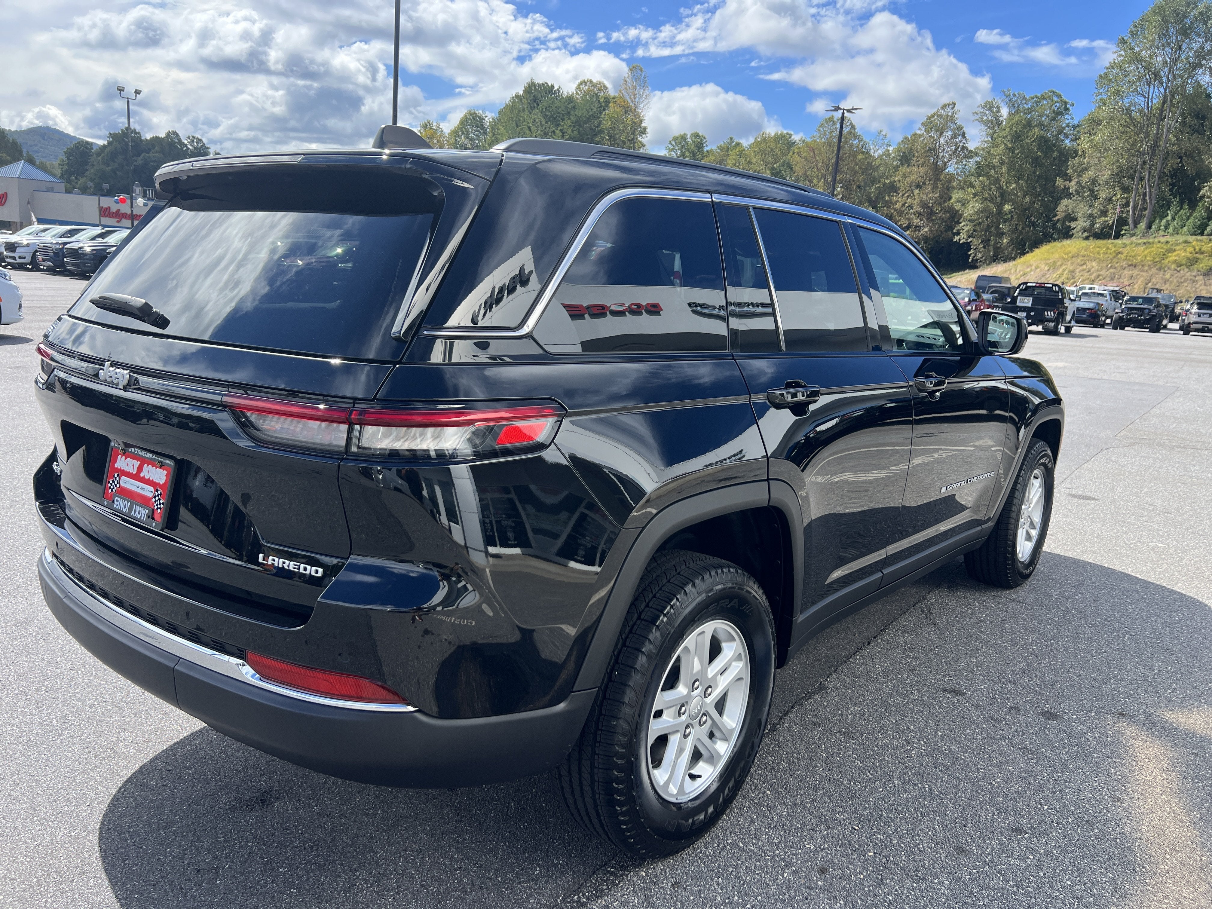 2024 Jeep Grand Cherokee Laredo