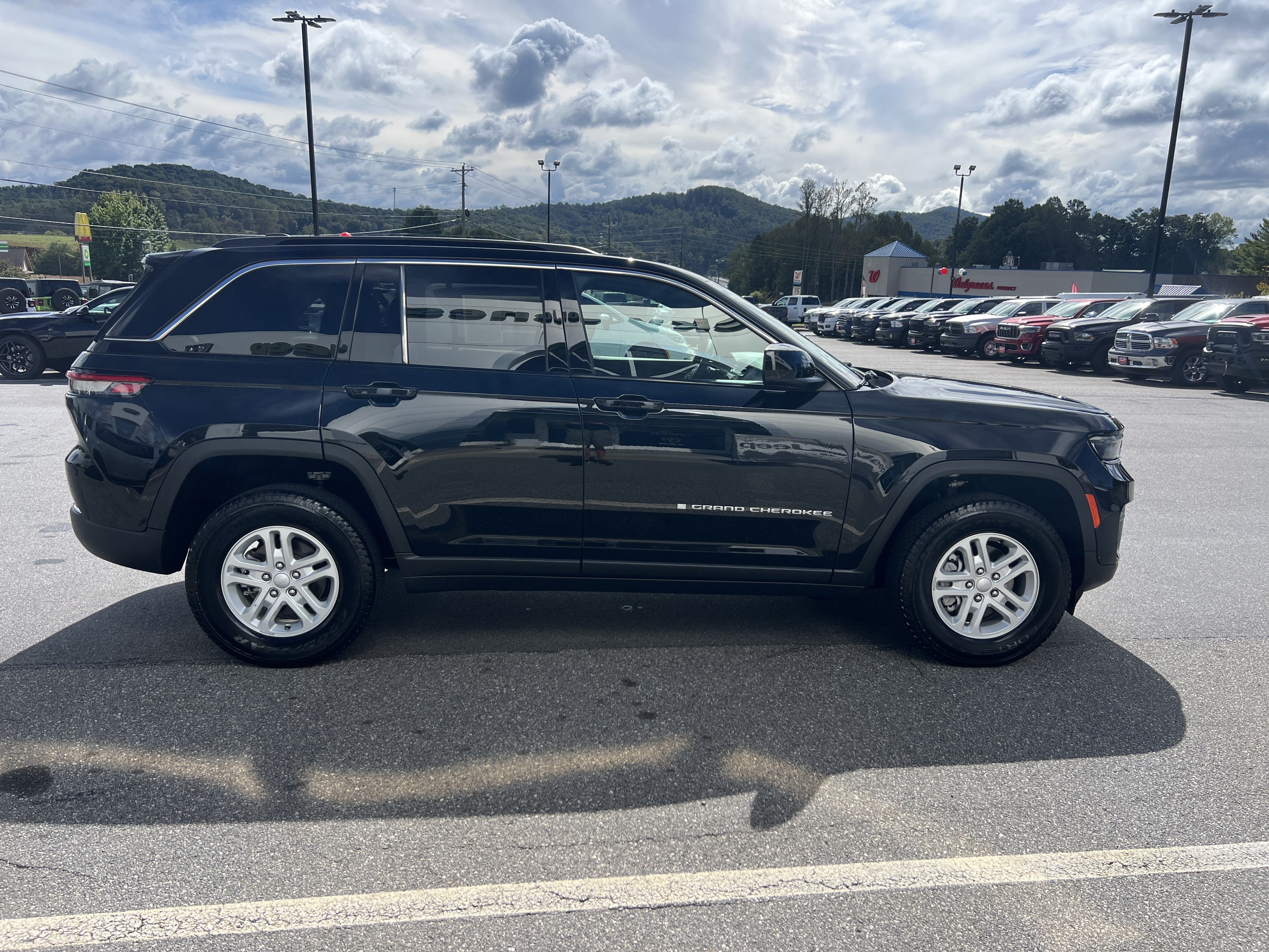 2024 Jeep Grand Cherokee Laredo
