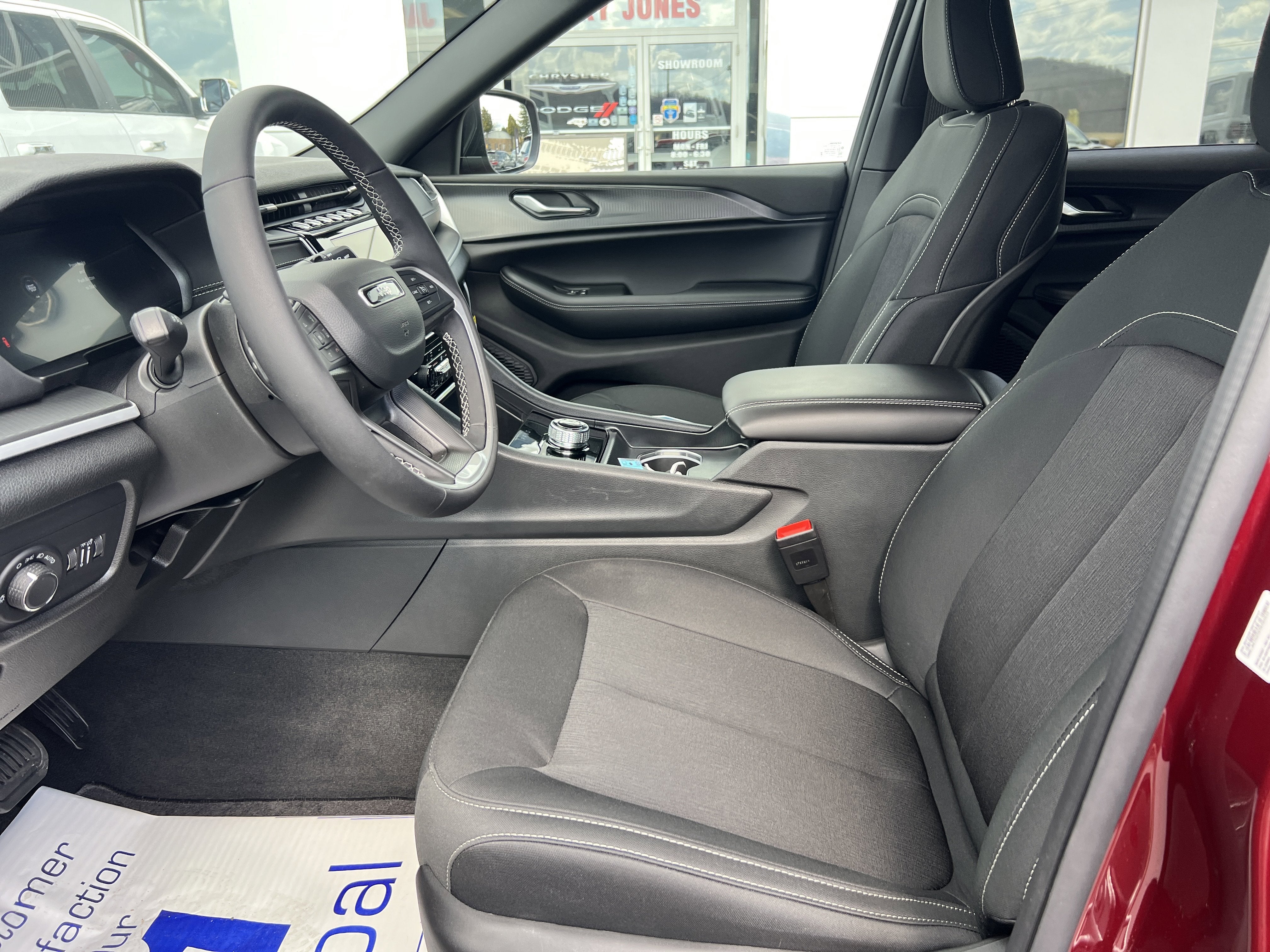 2025 Jeep Grand Cherokee Laredo X