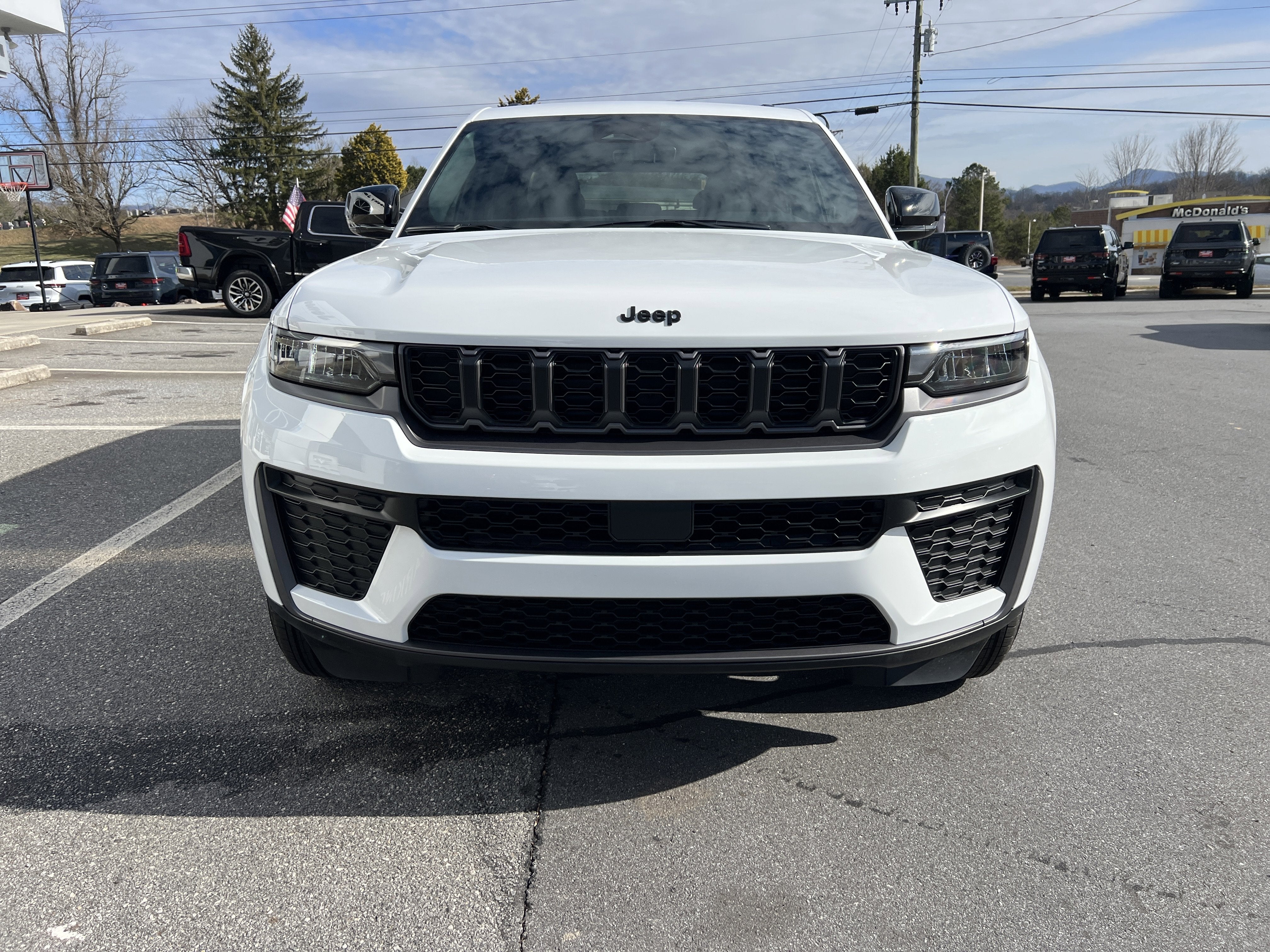 2026 Jeep Grand Cherokee Laredo Altitude
