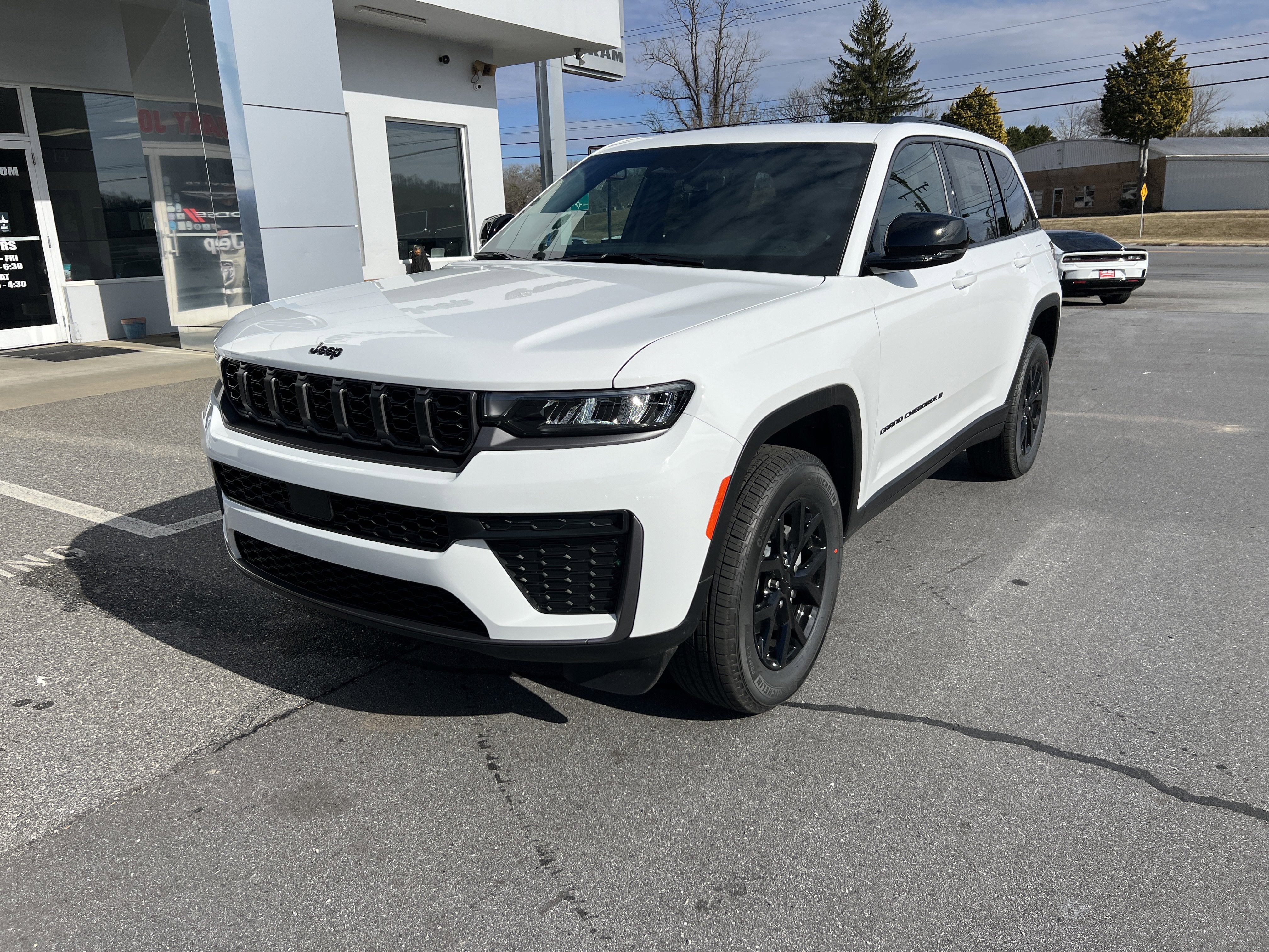 2026 Jeep Grand Cherokee Laredo Altitude