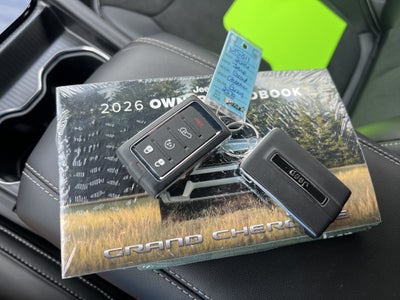 2026 Jeep Grand Cherokee Laredo Altitude
