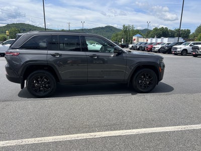 2026 Jeep Grand Cherokee Laredo Altitude