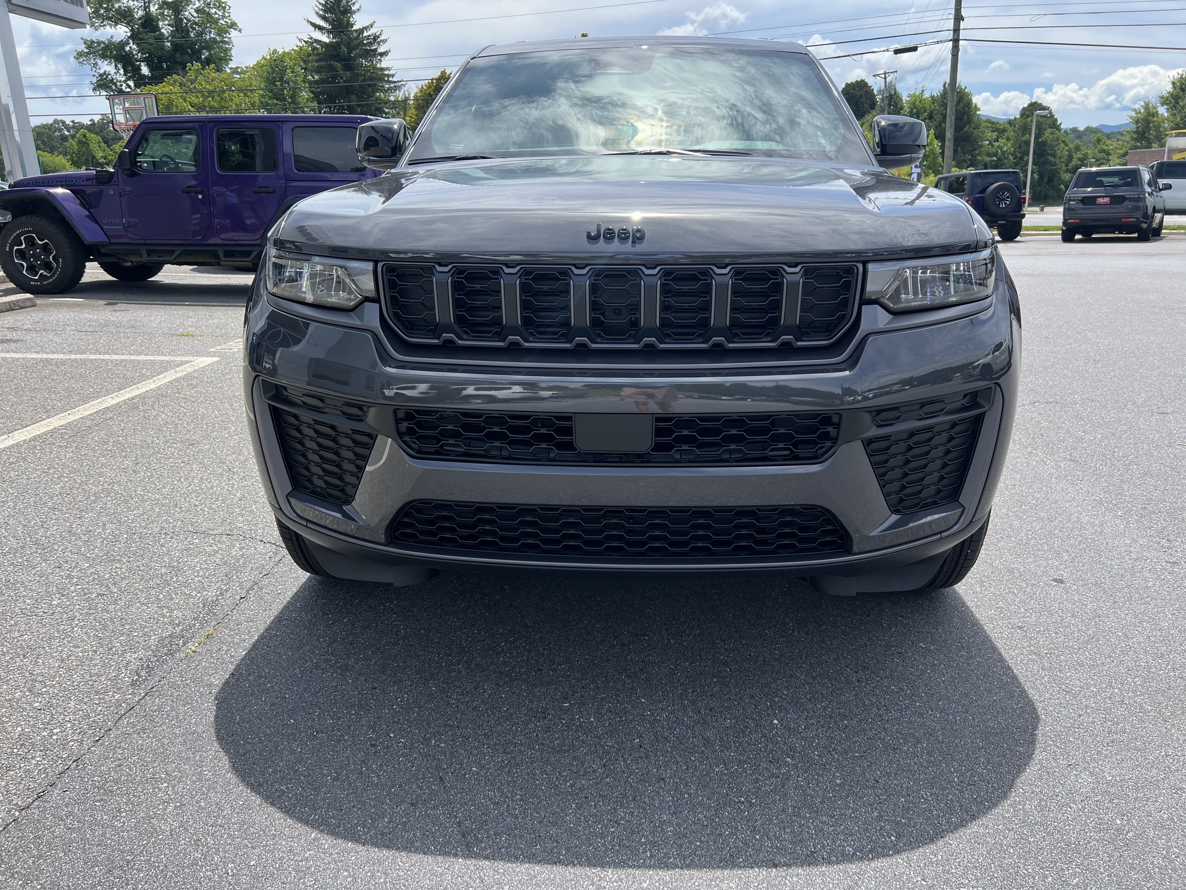 2026 Jeep Grand Cherokee Laredo Altitude