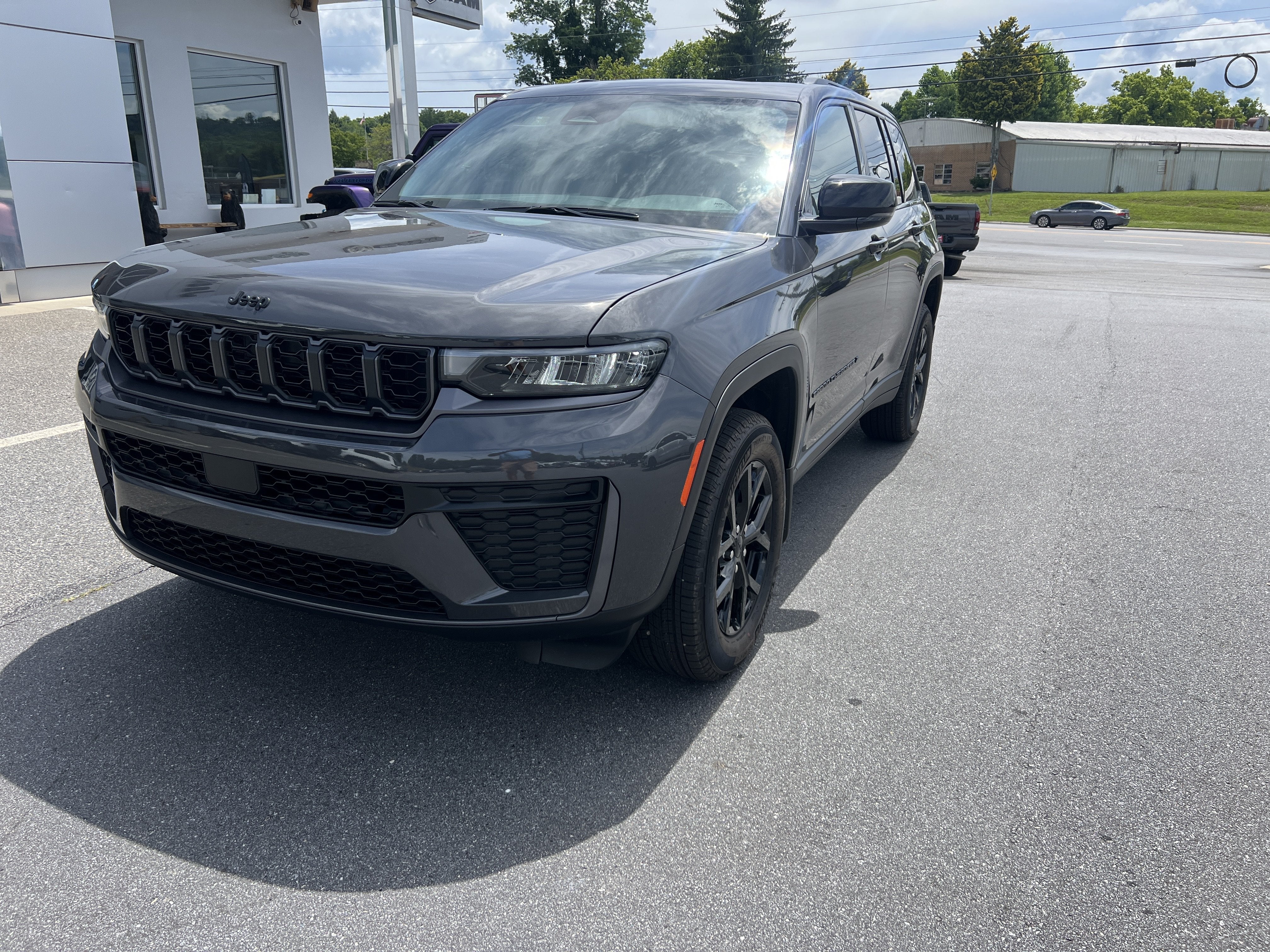 2026 Jeep Grand Cherokee Laredo Altitude