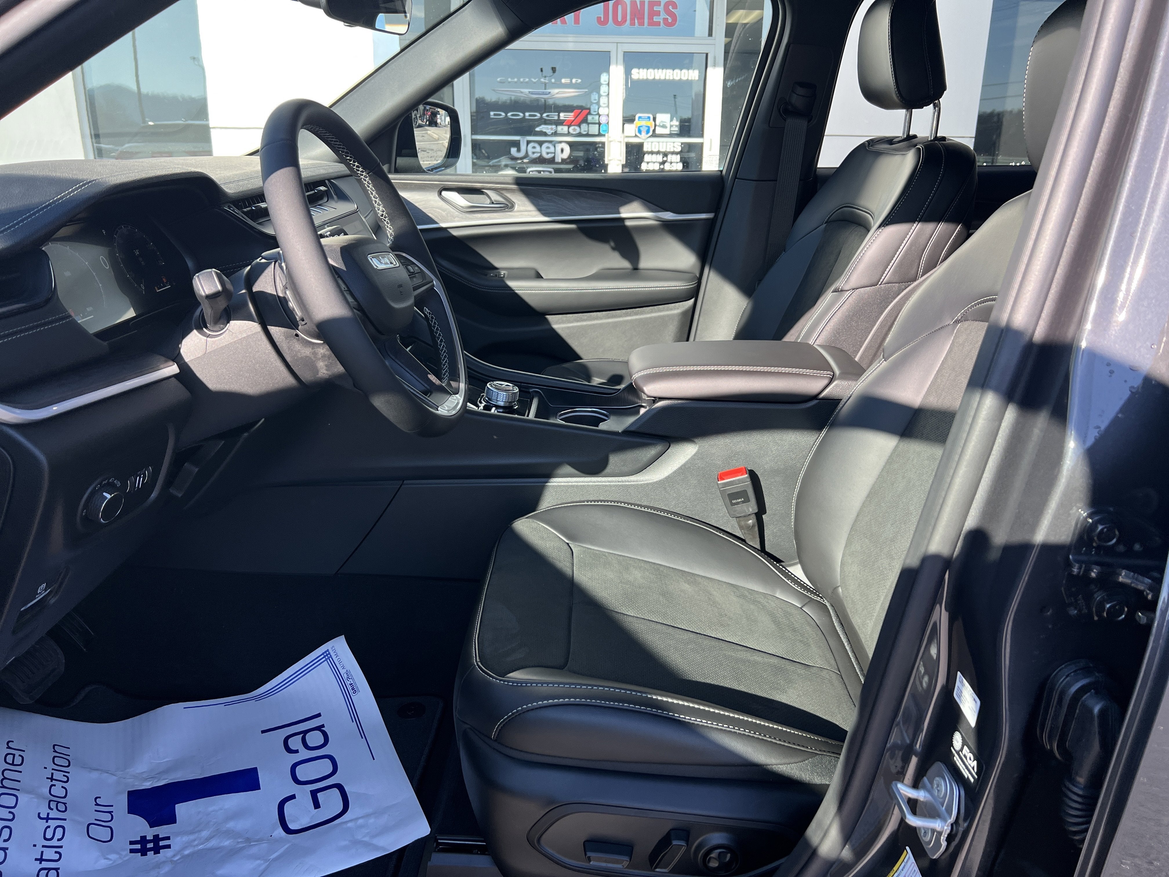 2026 Jeep Grand Cherokee Laredo Altitude