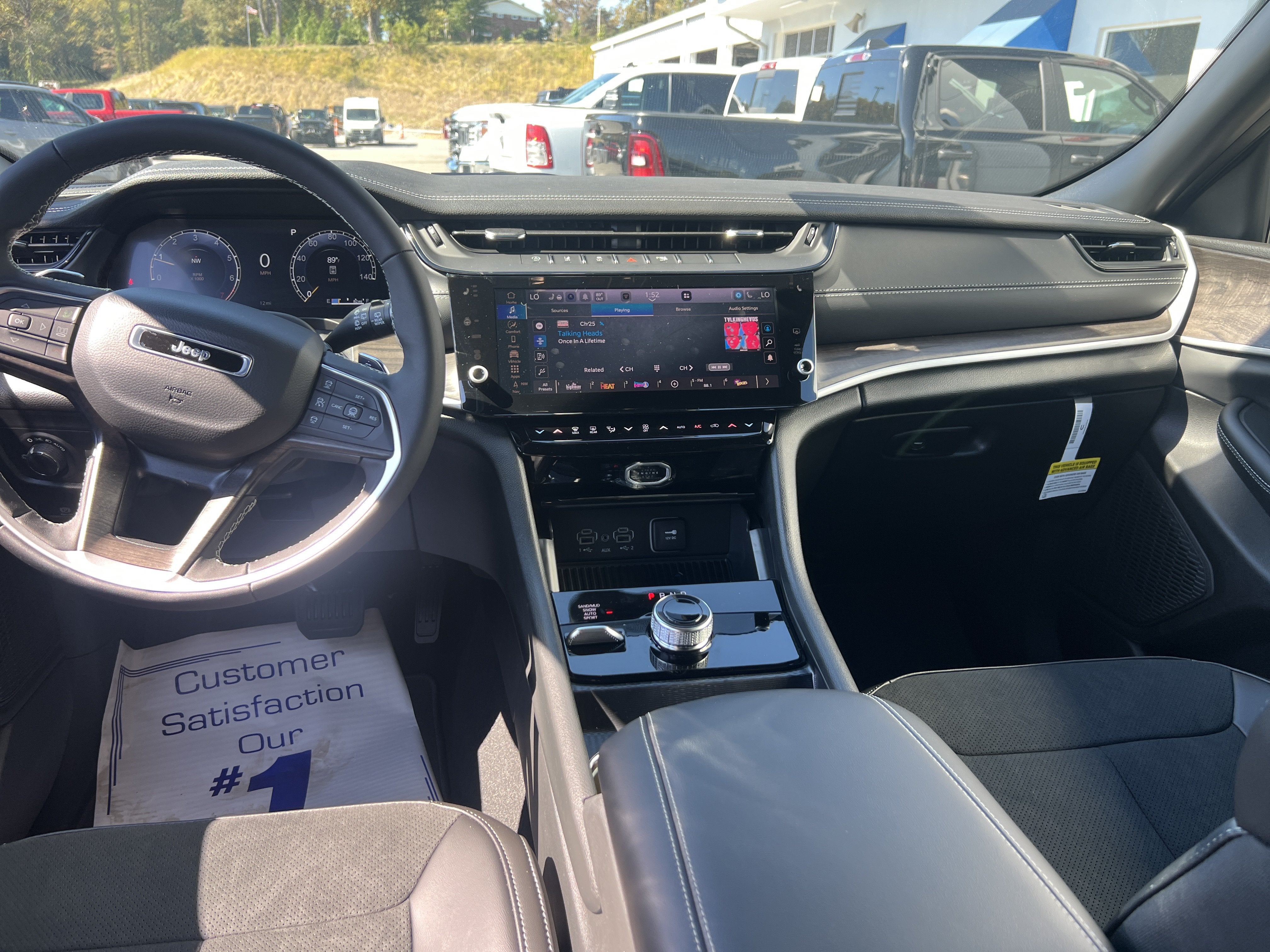 2027 Jeep Grand Cherokee Laredo Altitude