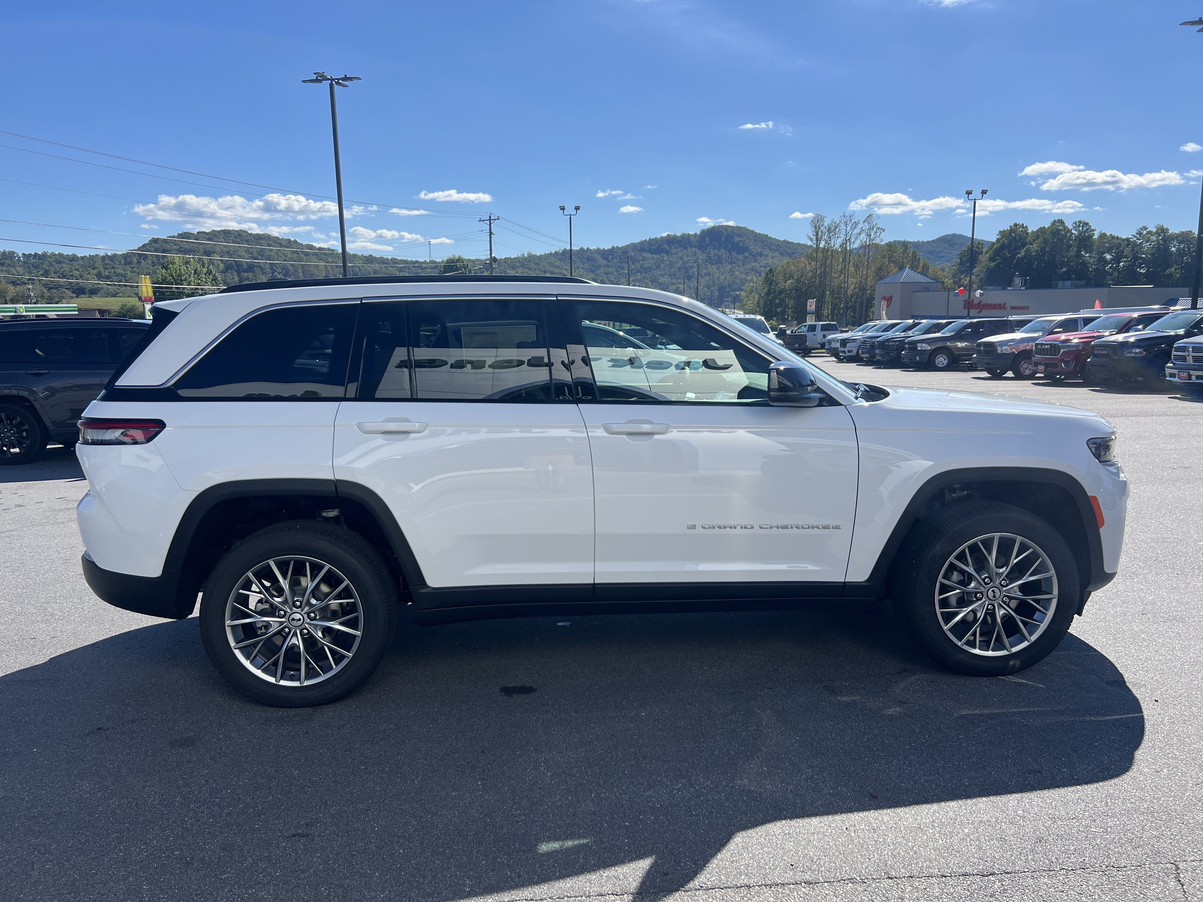 2027 Jeep Grand Cherokee Limited