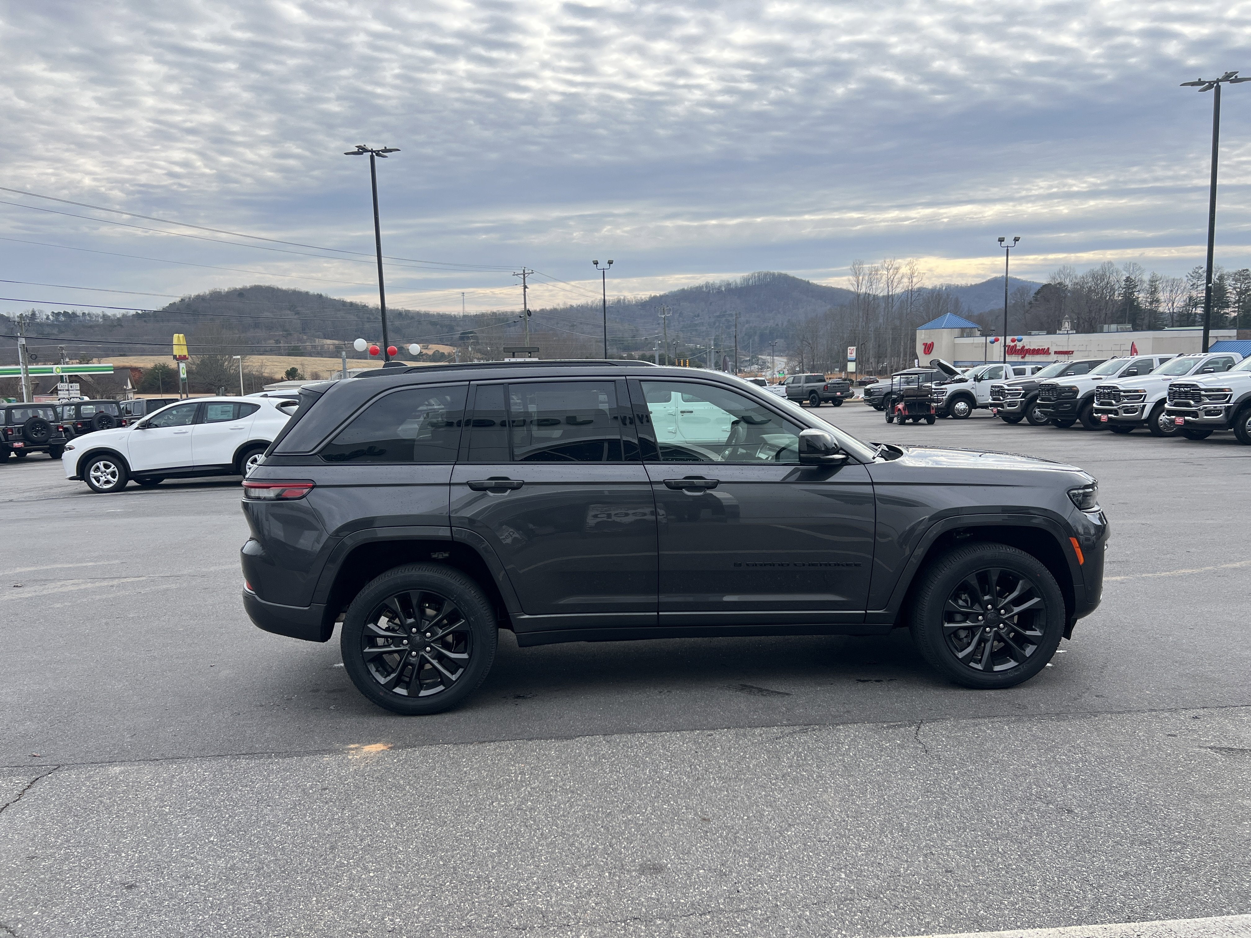 2026 Jeep Grand Cherokee Limited Reserve