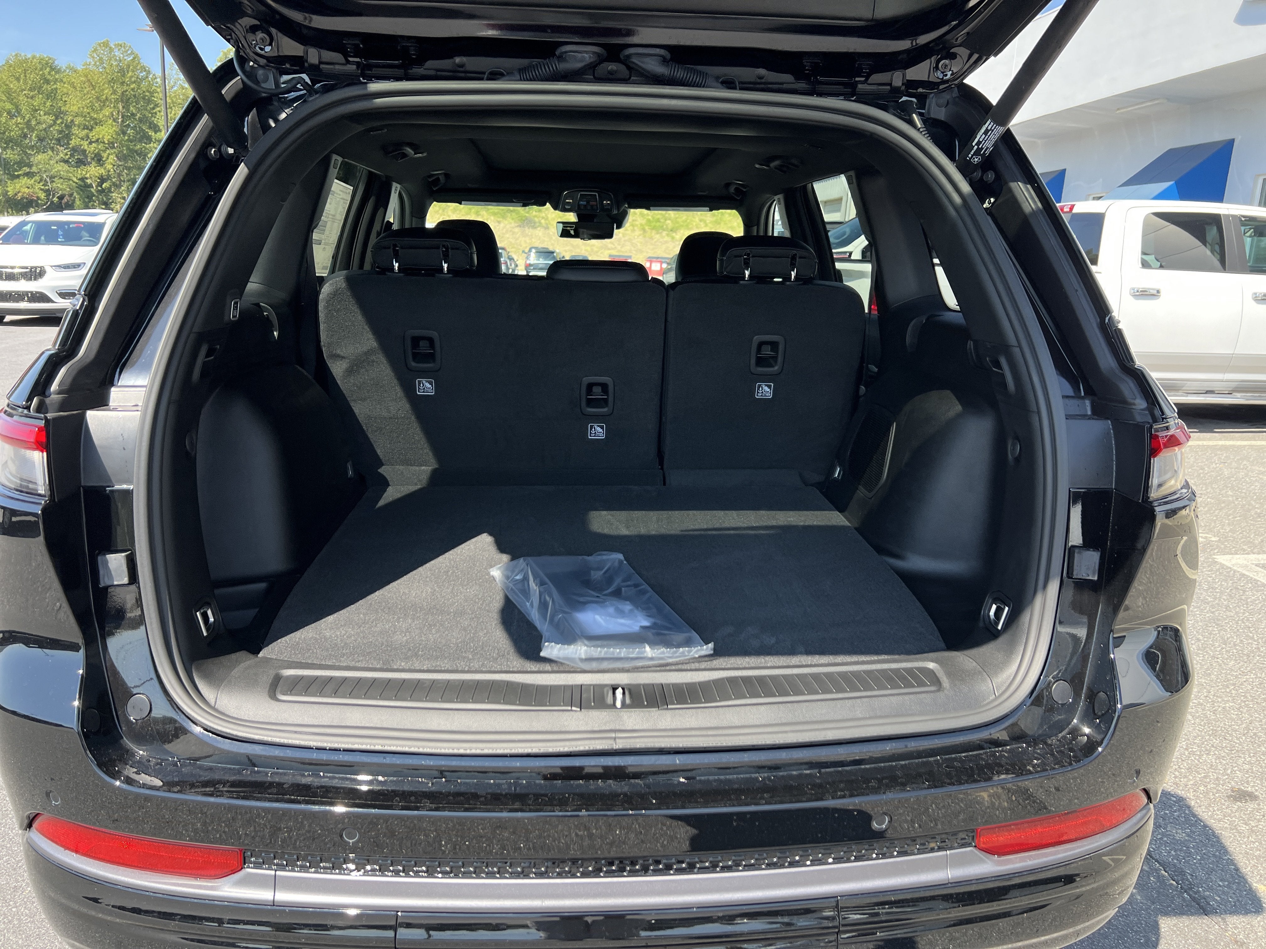 2027 Jeep Grand Cherokee Limited Reserve