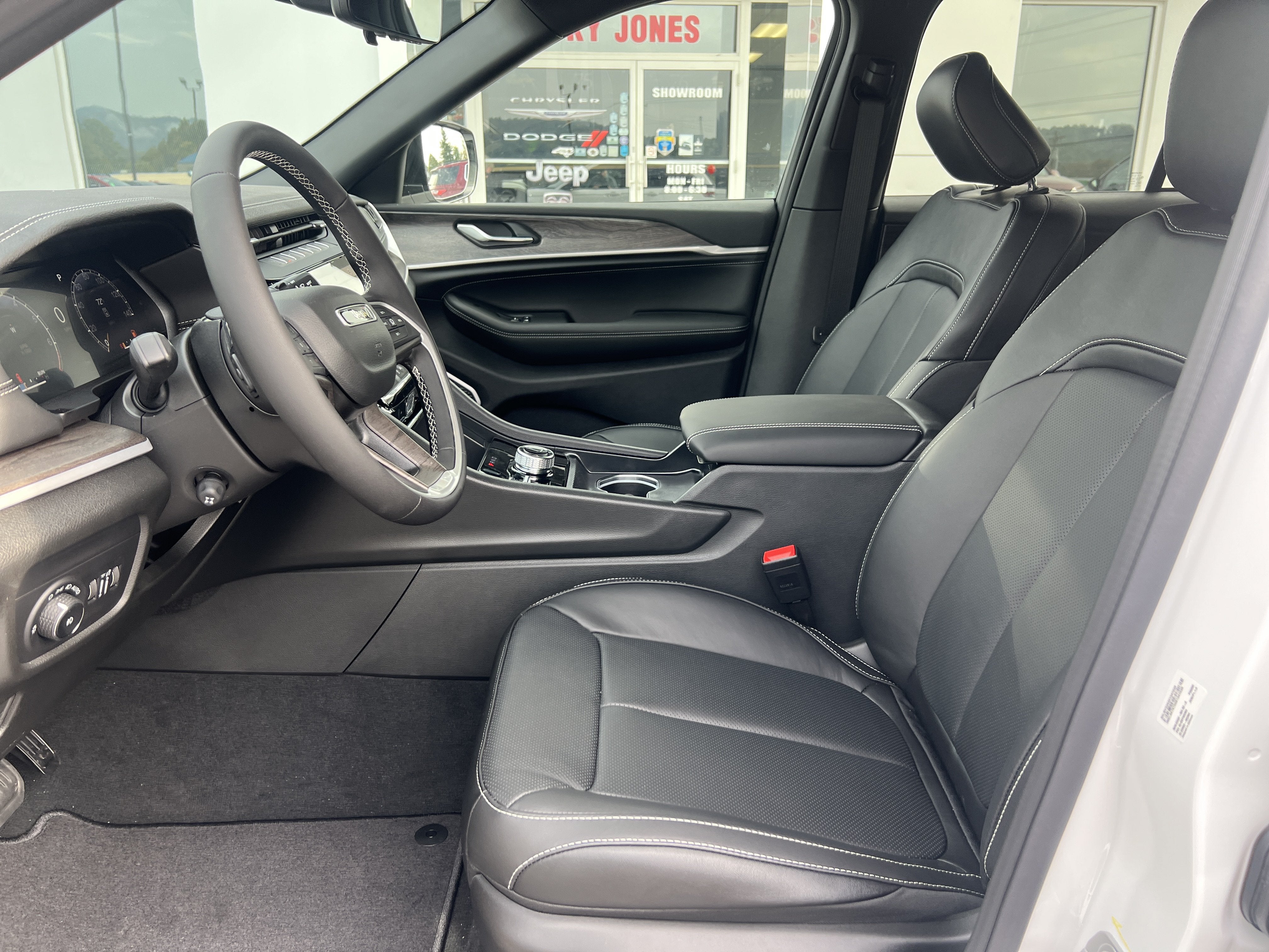 2027 Jeep Grand Cherokee Limited Reserve