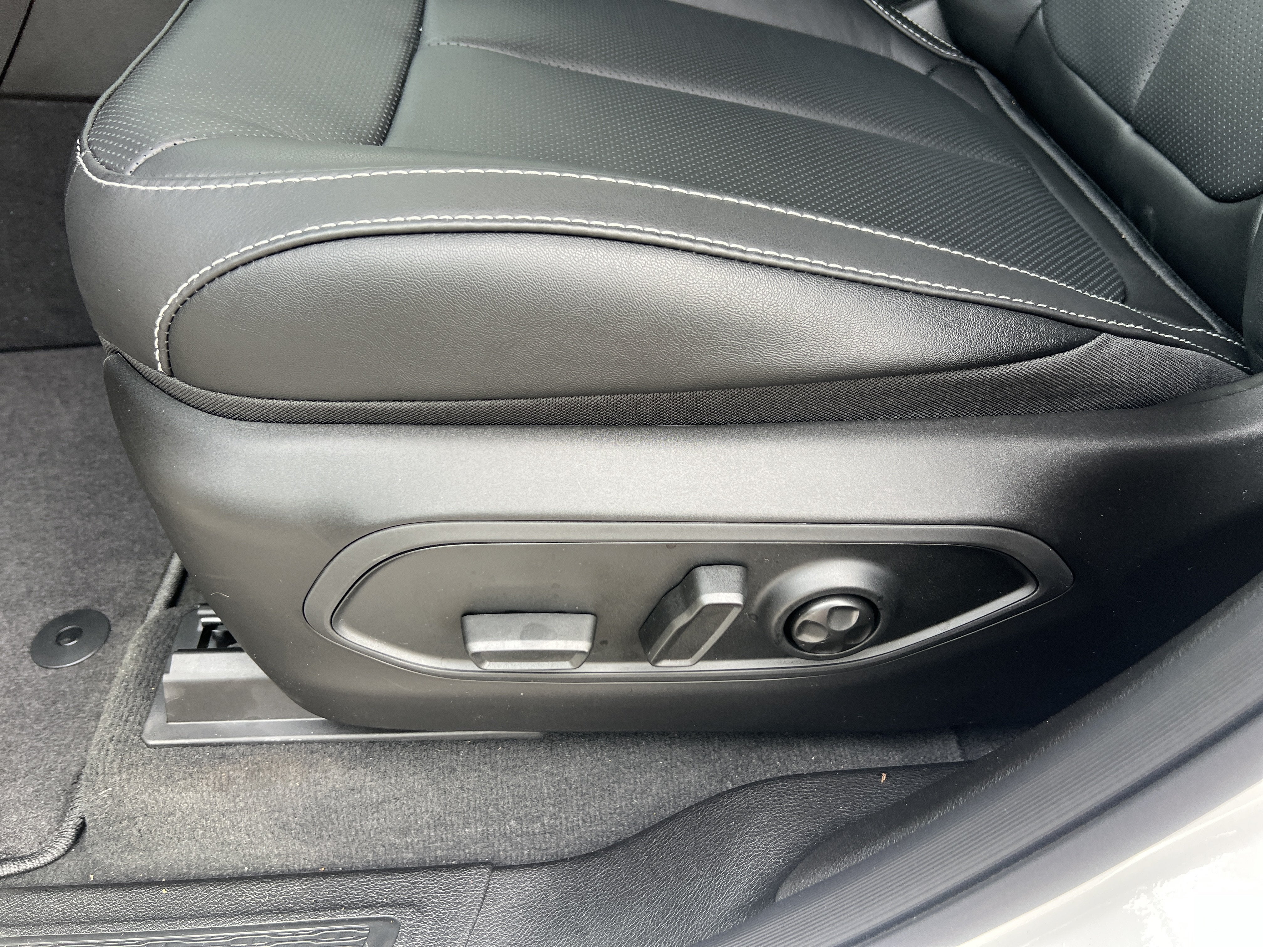 2027 Jeep Grand Cherokee Limited Reserve