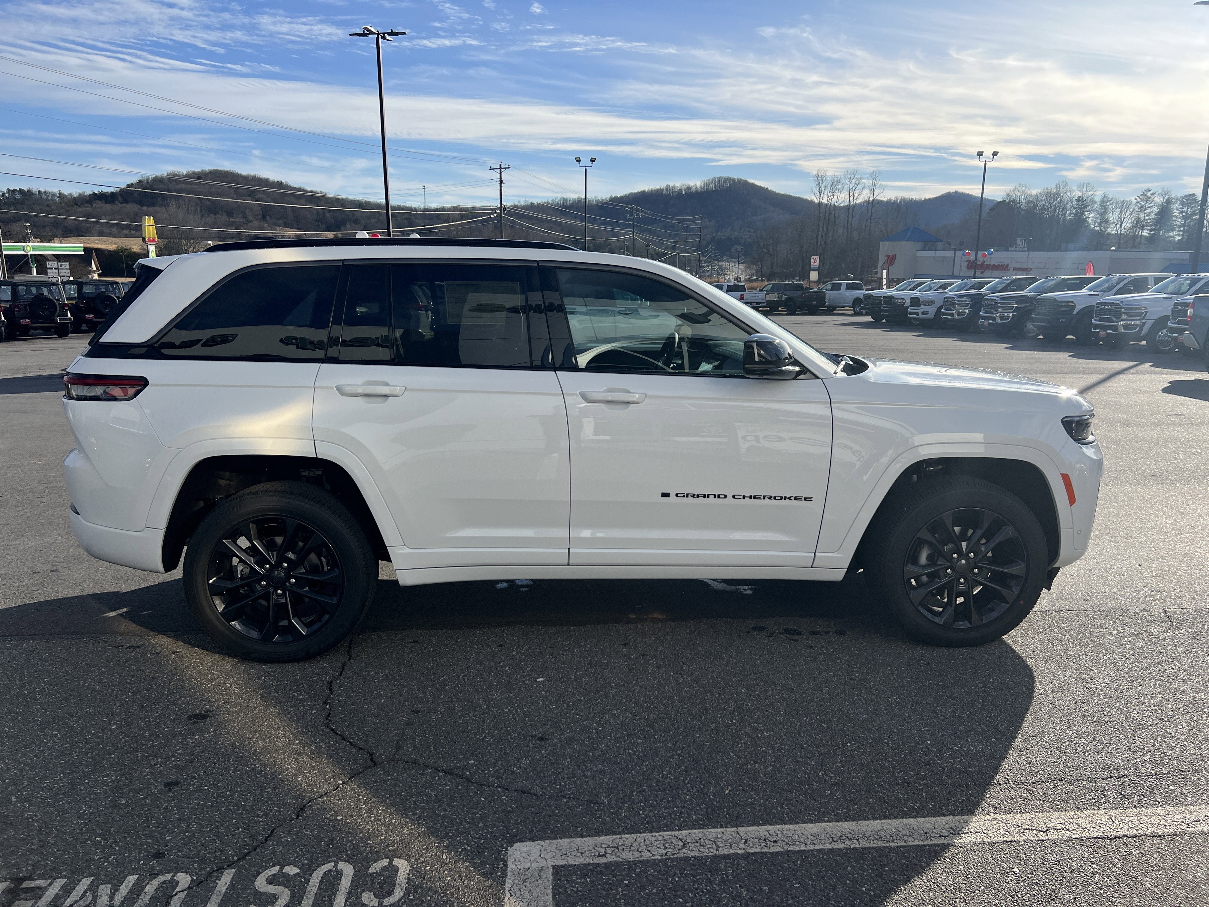 2026 Jeep Grand Cherokee Limited Reserve