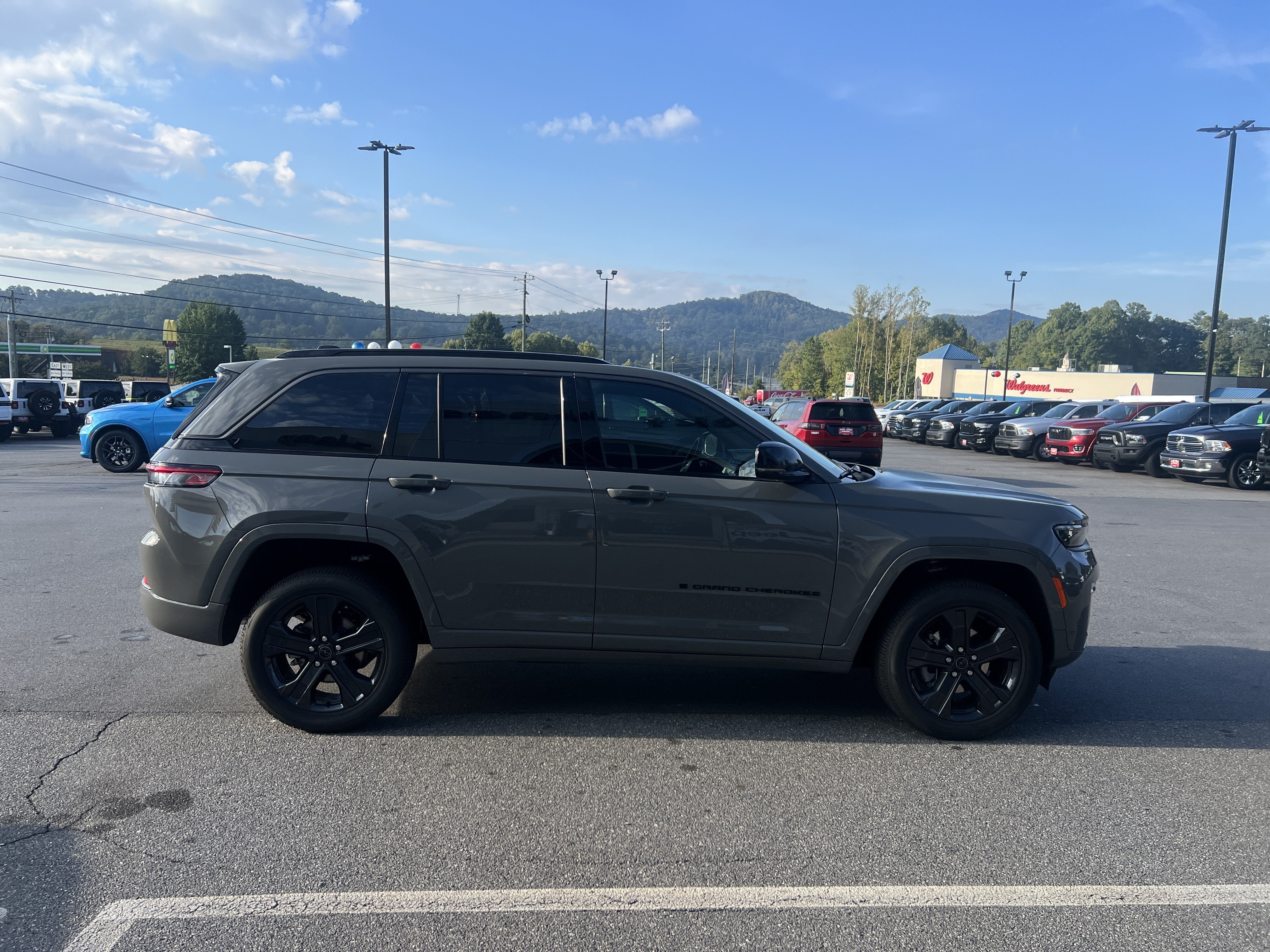 2027 Jeep Grand Cherokee Limited Reserve
