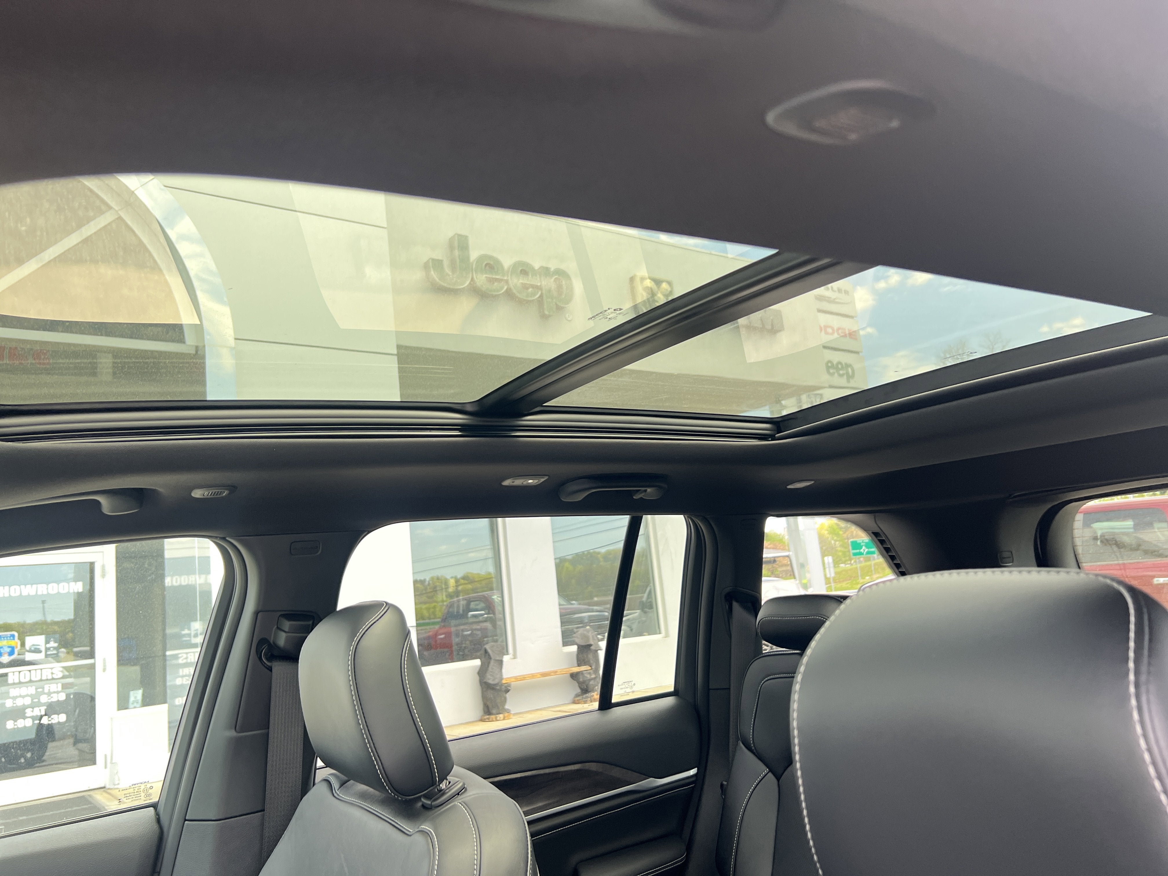 2026 Jeep Grand Cherokee Limited Reserve