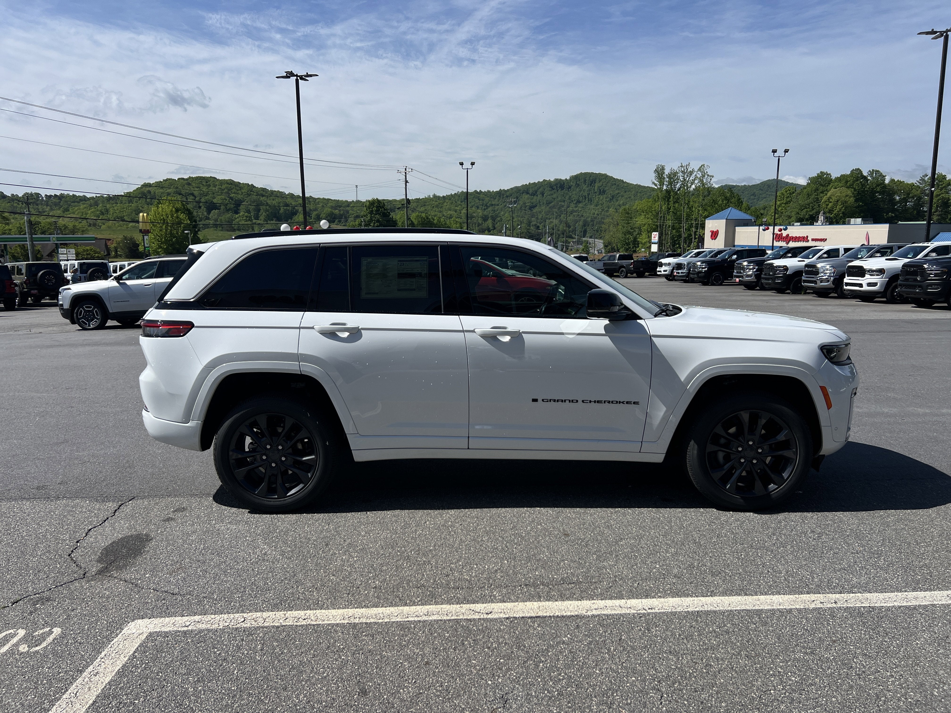 2026 Jeep Grand Cherokee Limited Reserve