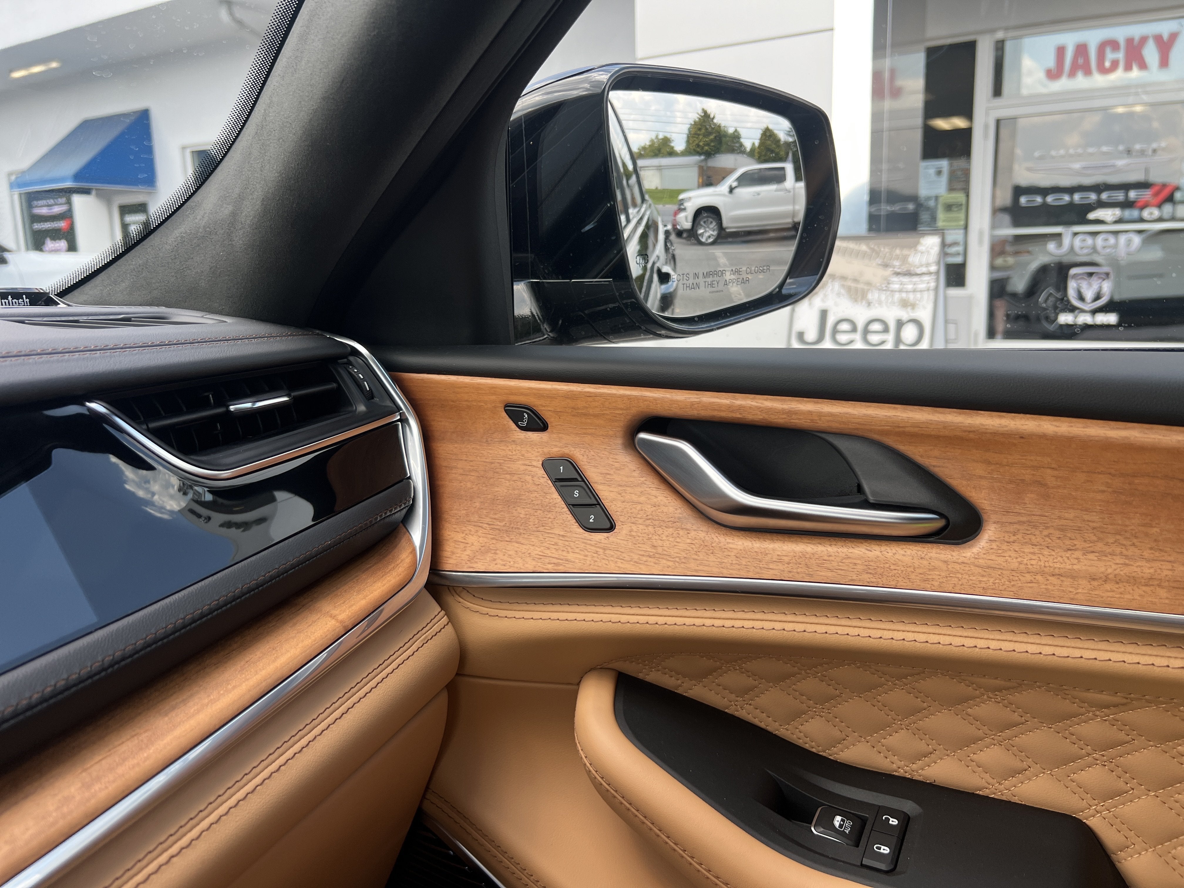 2025 Jeep Grand Cherokee Summit Reserve