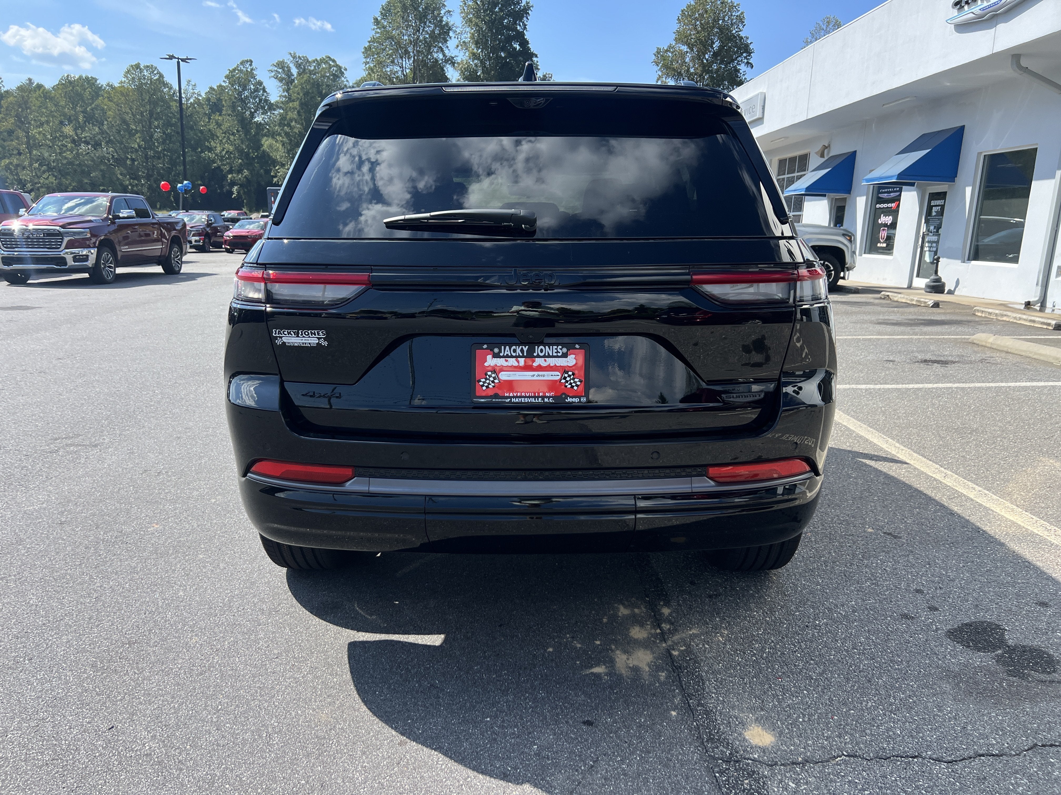 2027 Jeep Grand Cherokee Summit