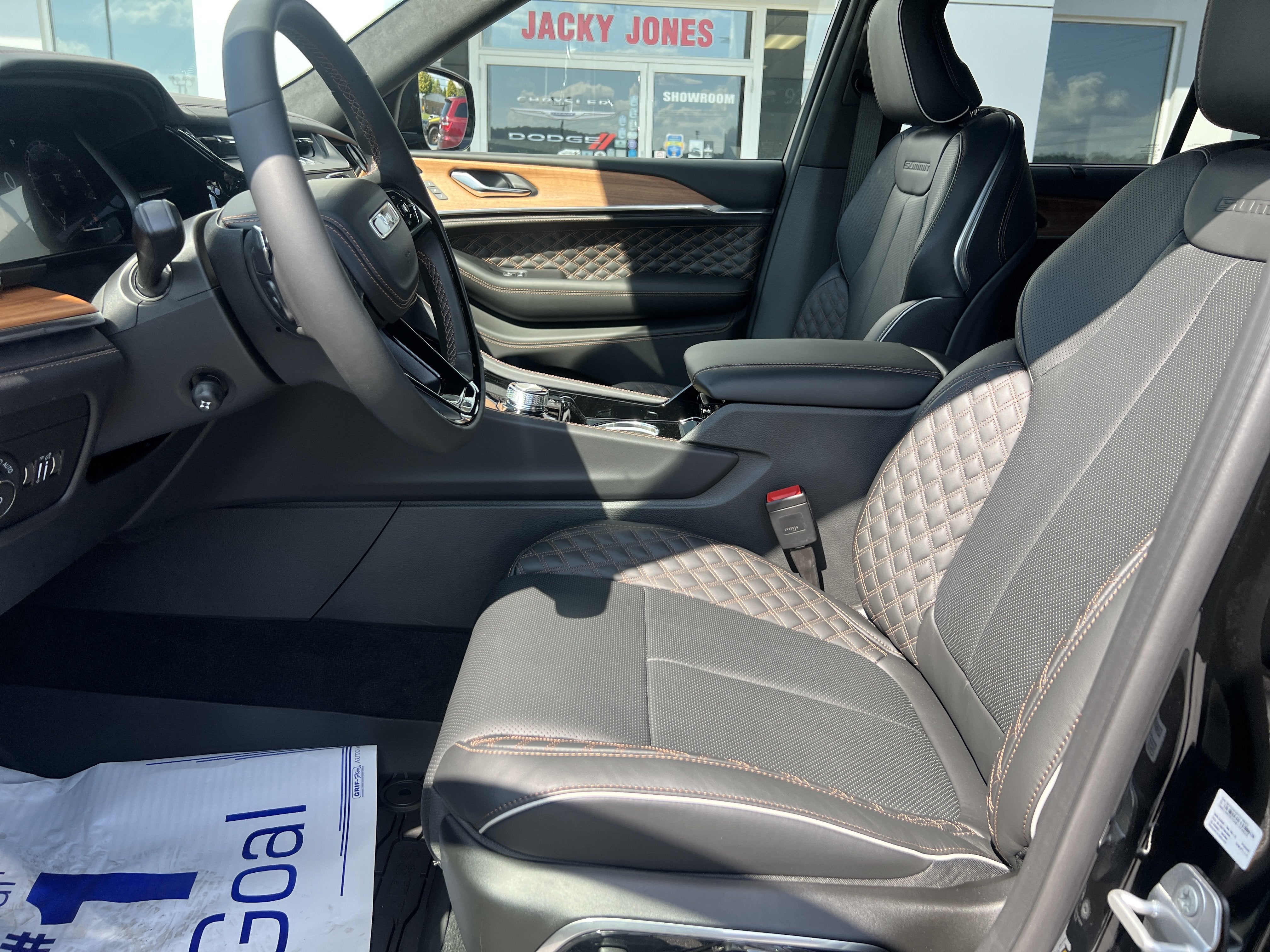 2027 Jeep Grand Cherokee Summit