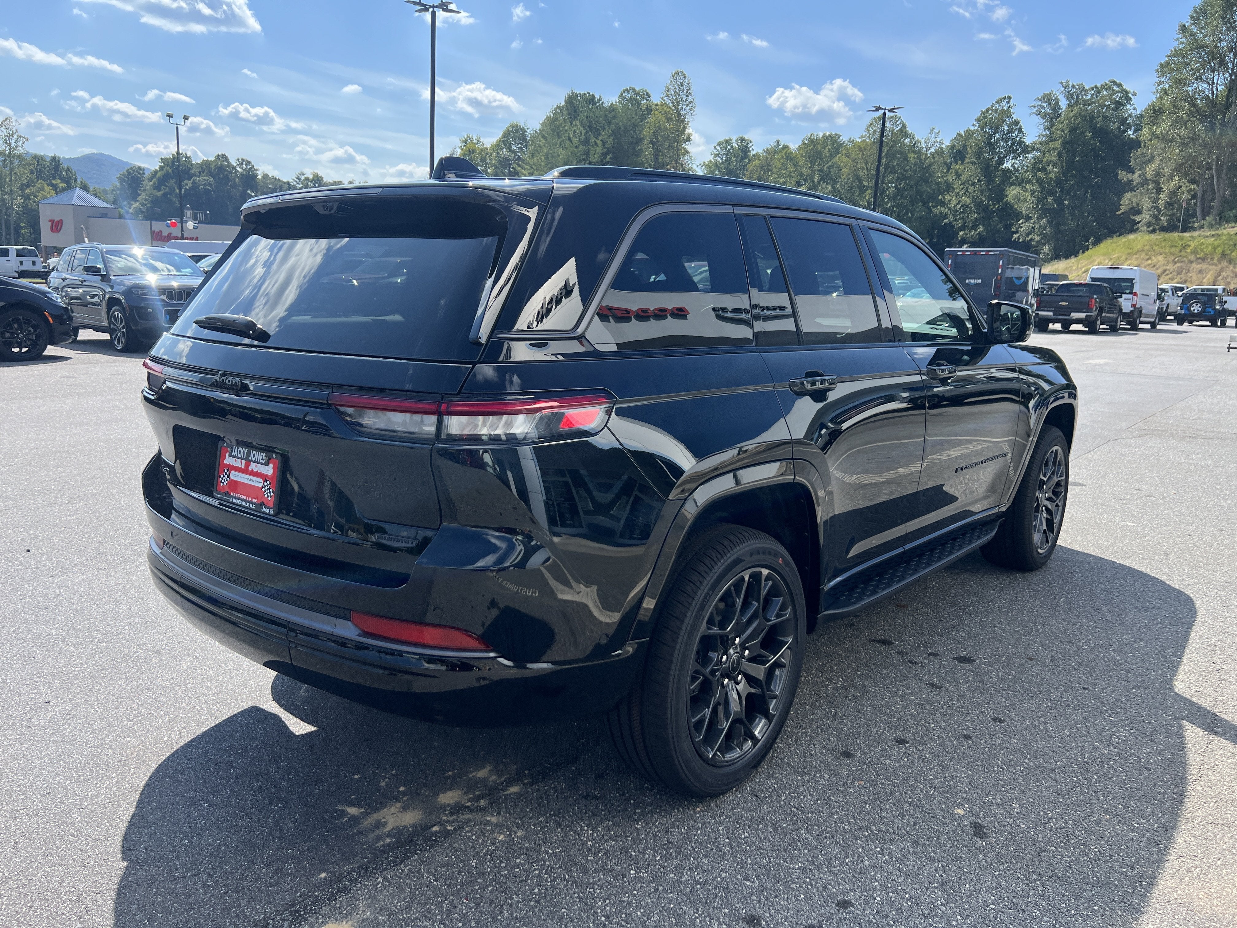 2027 Jeep Grand Cherokee Summit