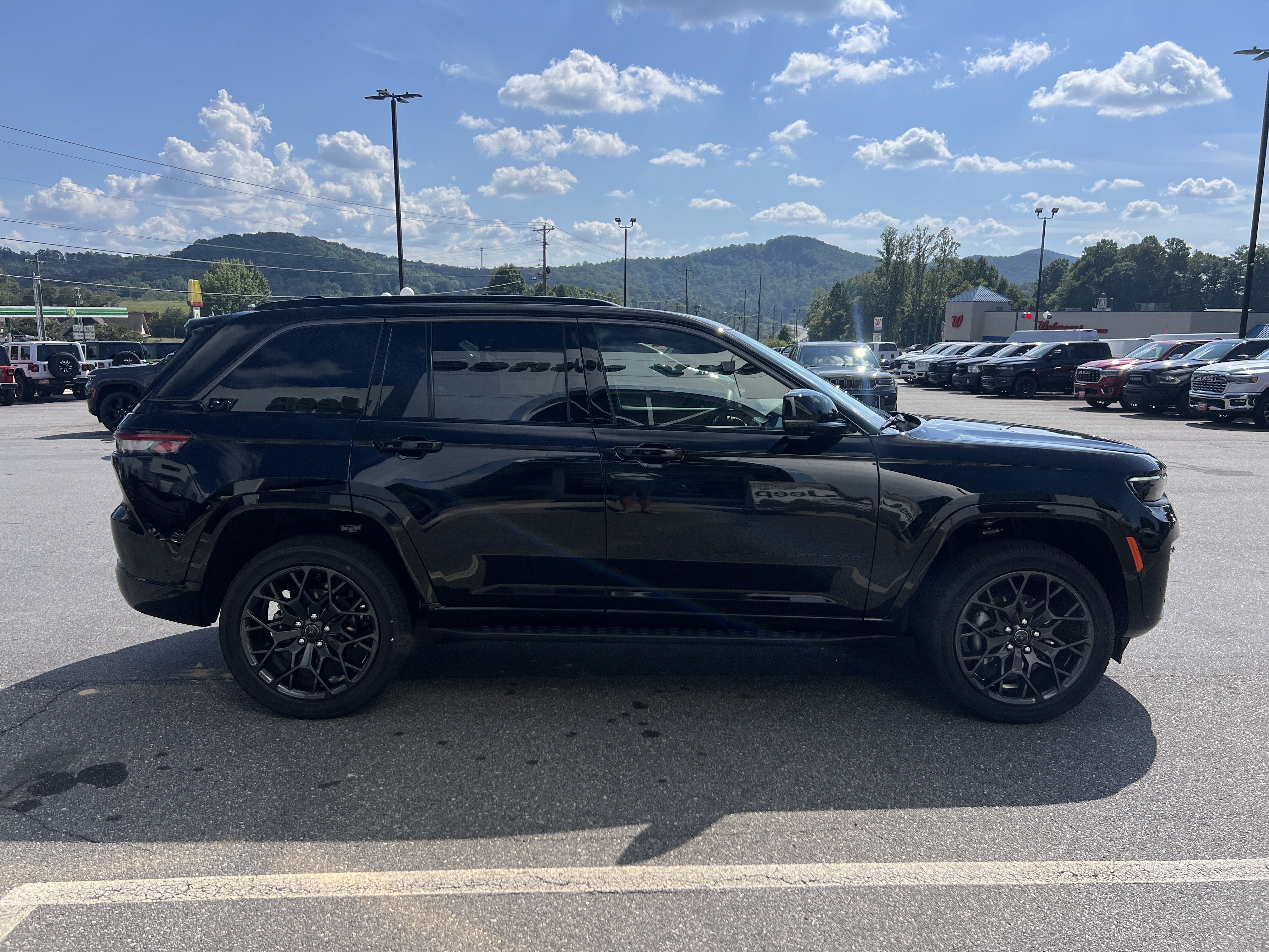 2027 Jeep Grand Cherokee Summit