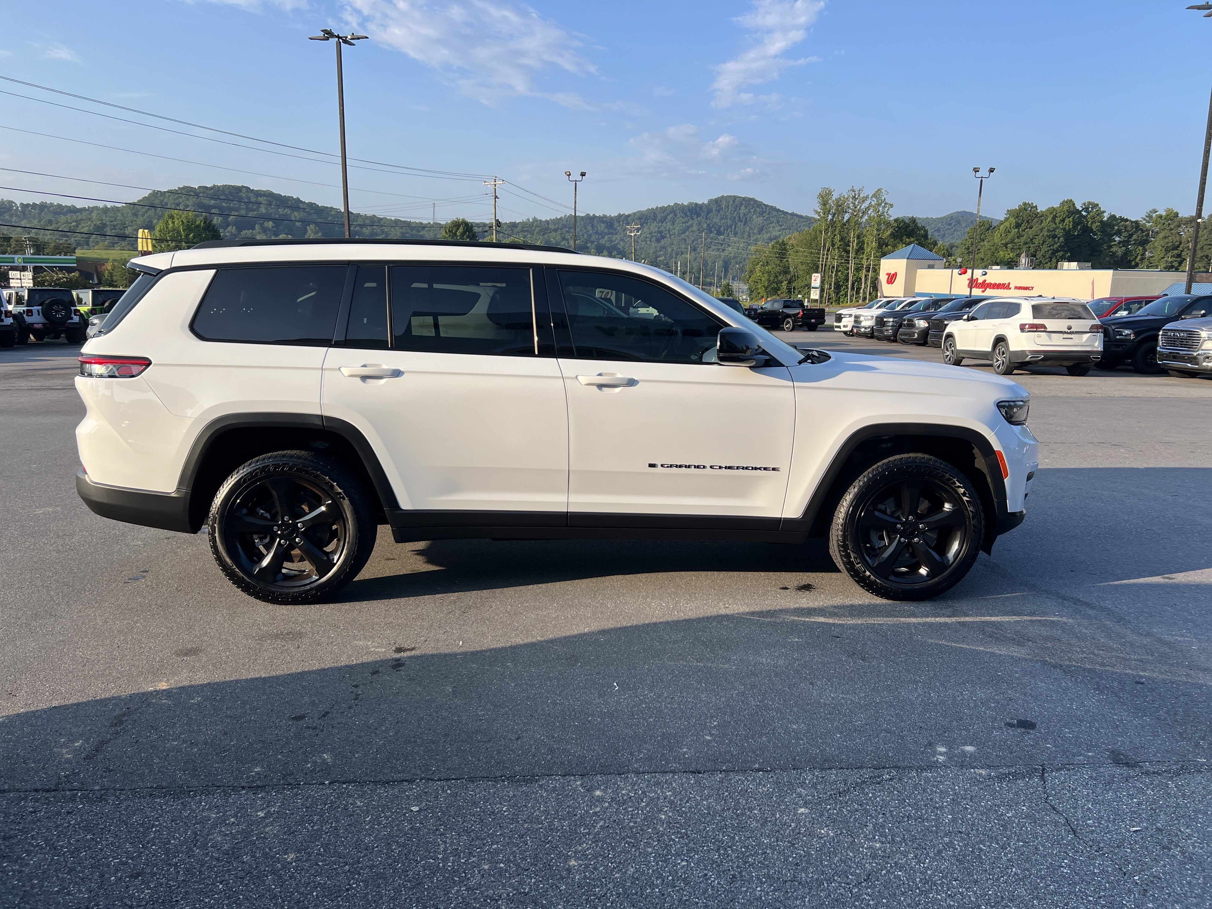 2022 Jeep Grand Cherokee L Altitude