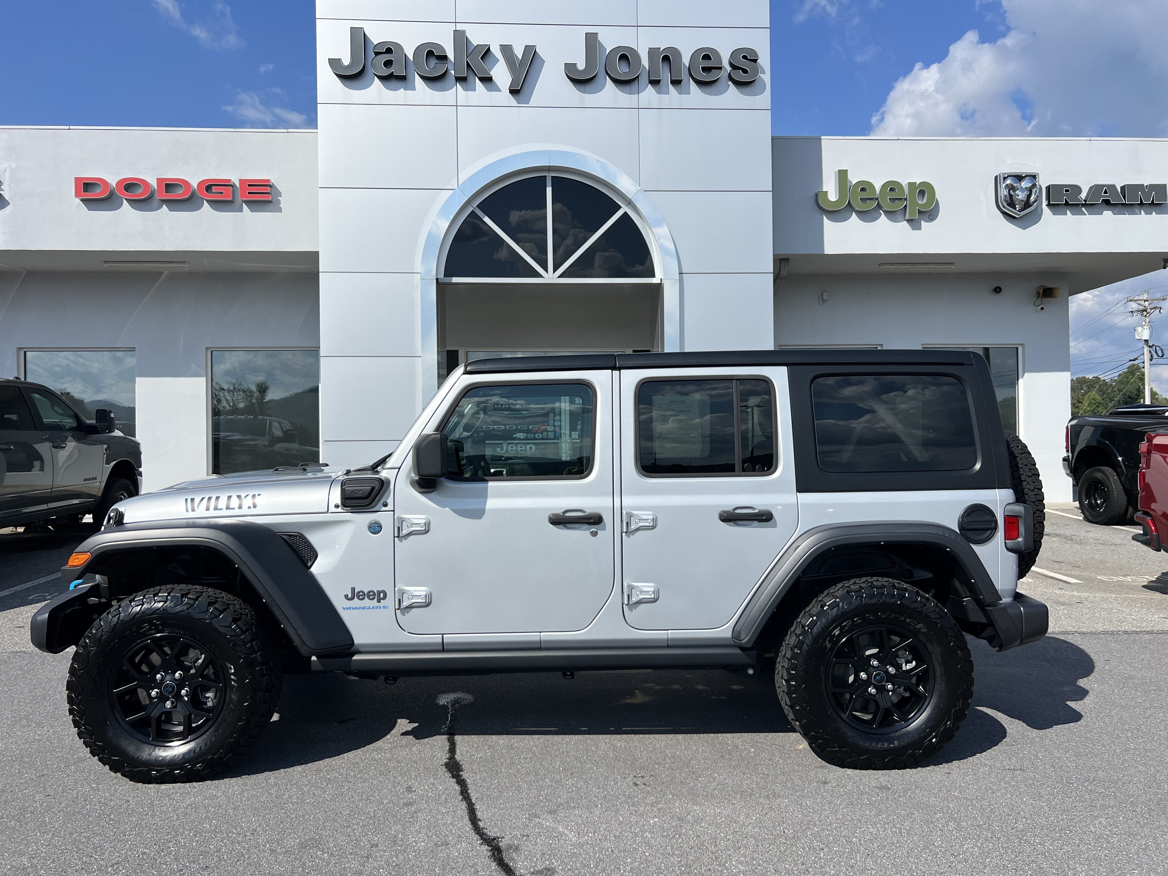 2024 Jeep Wrangler 4xe Willys