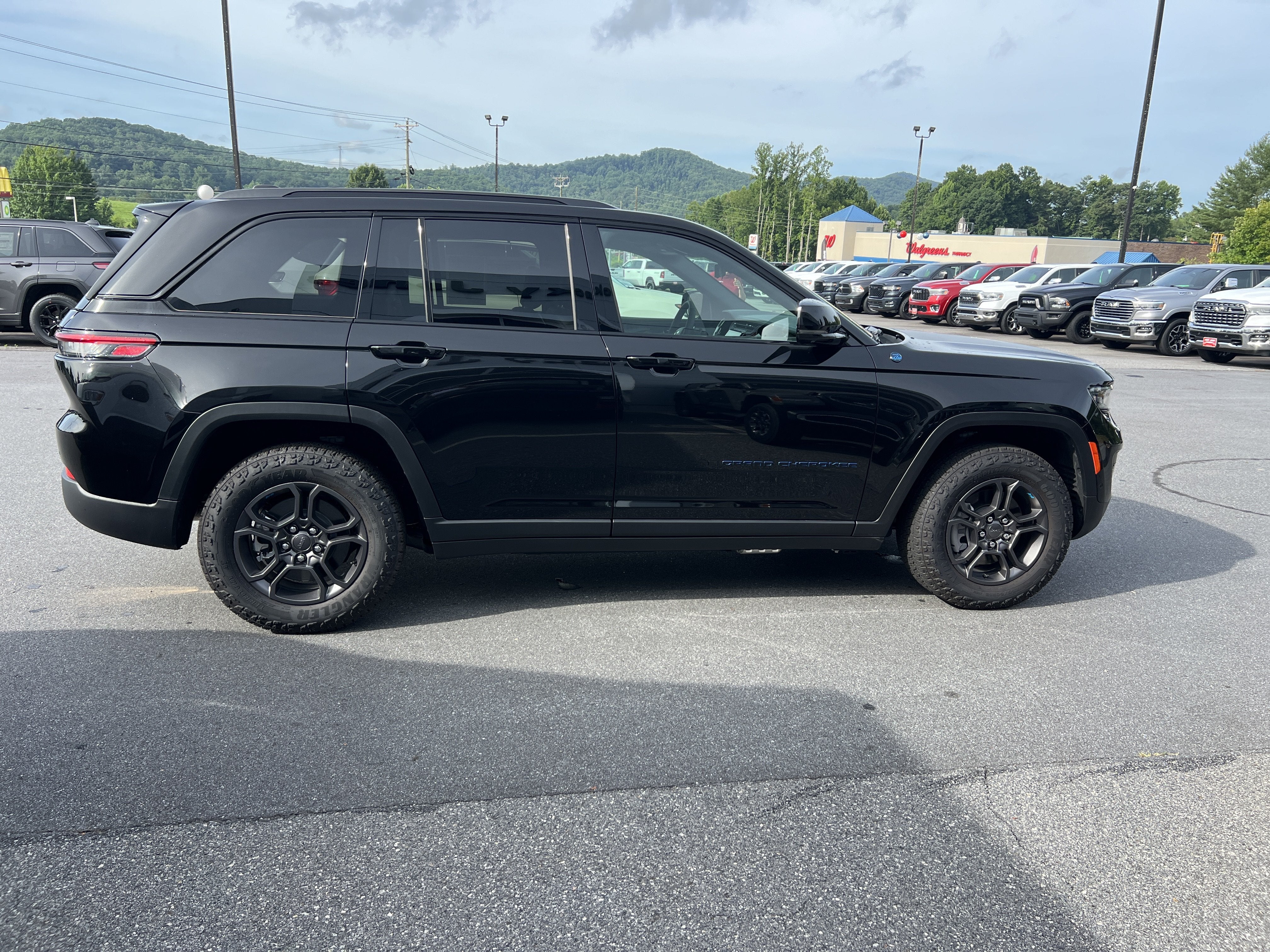 2025 Jeep Grand Cherokee 4xe Trailhawk