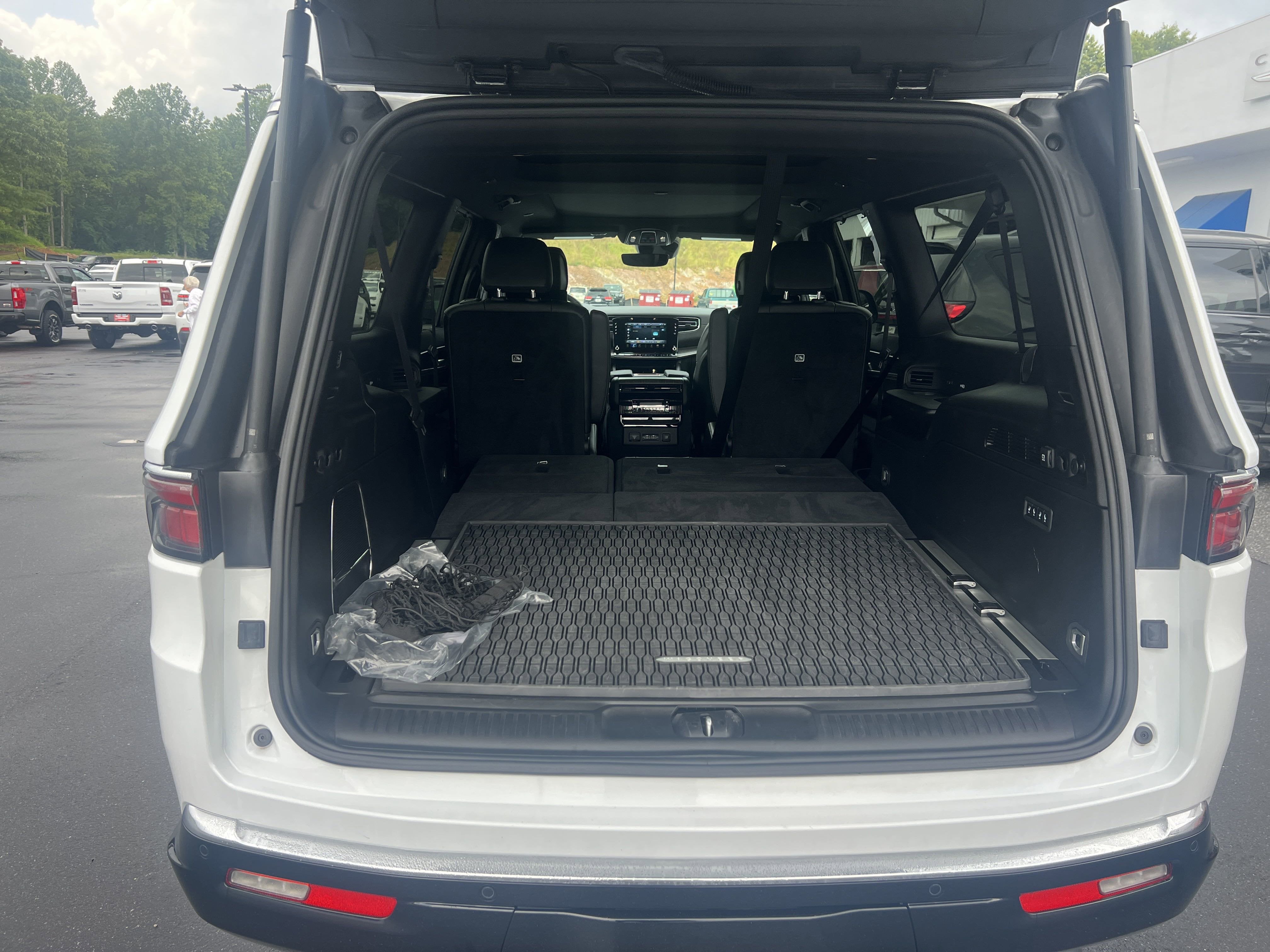 2024 Jeep Wagoneer L Series III