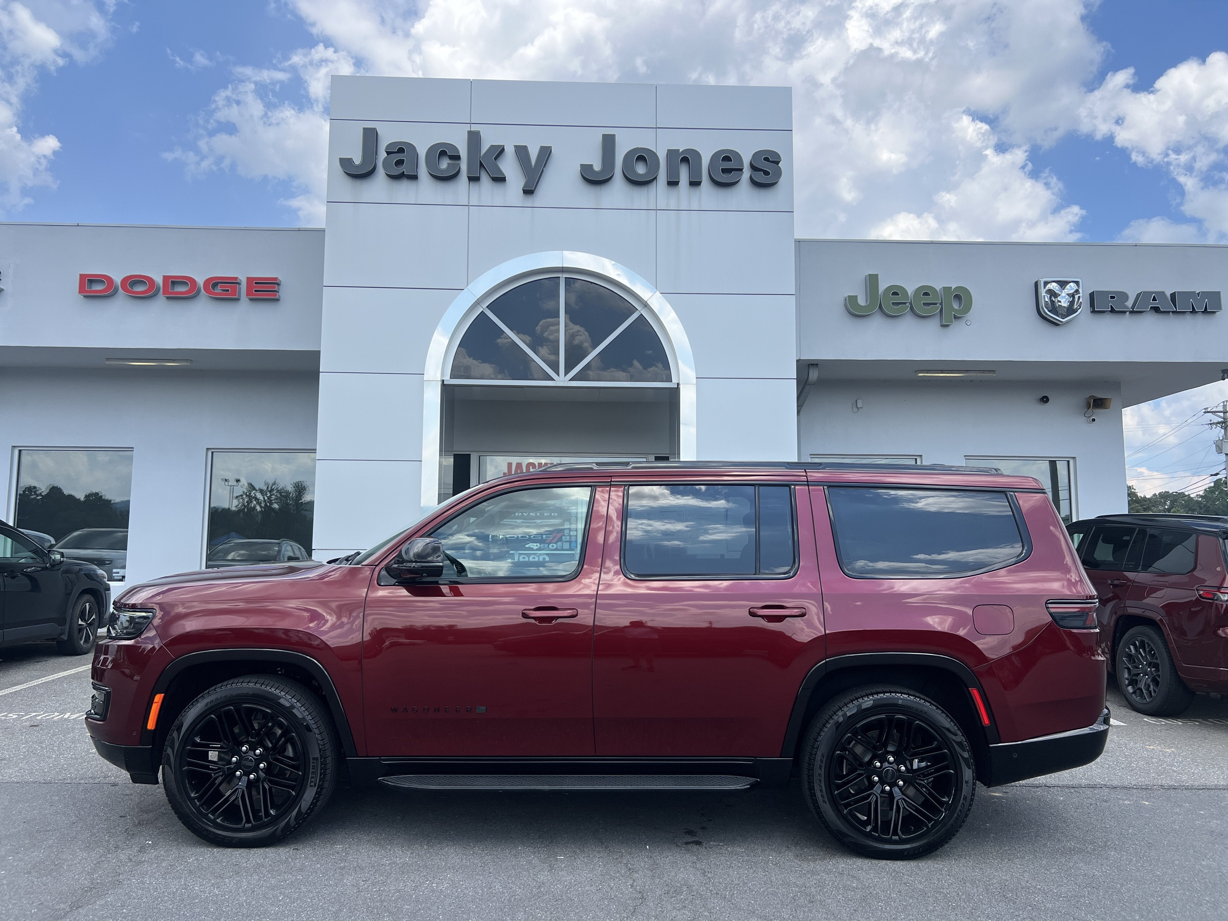 2025 Jeep Wagoneer Series II Carbide