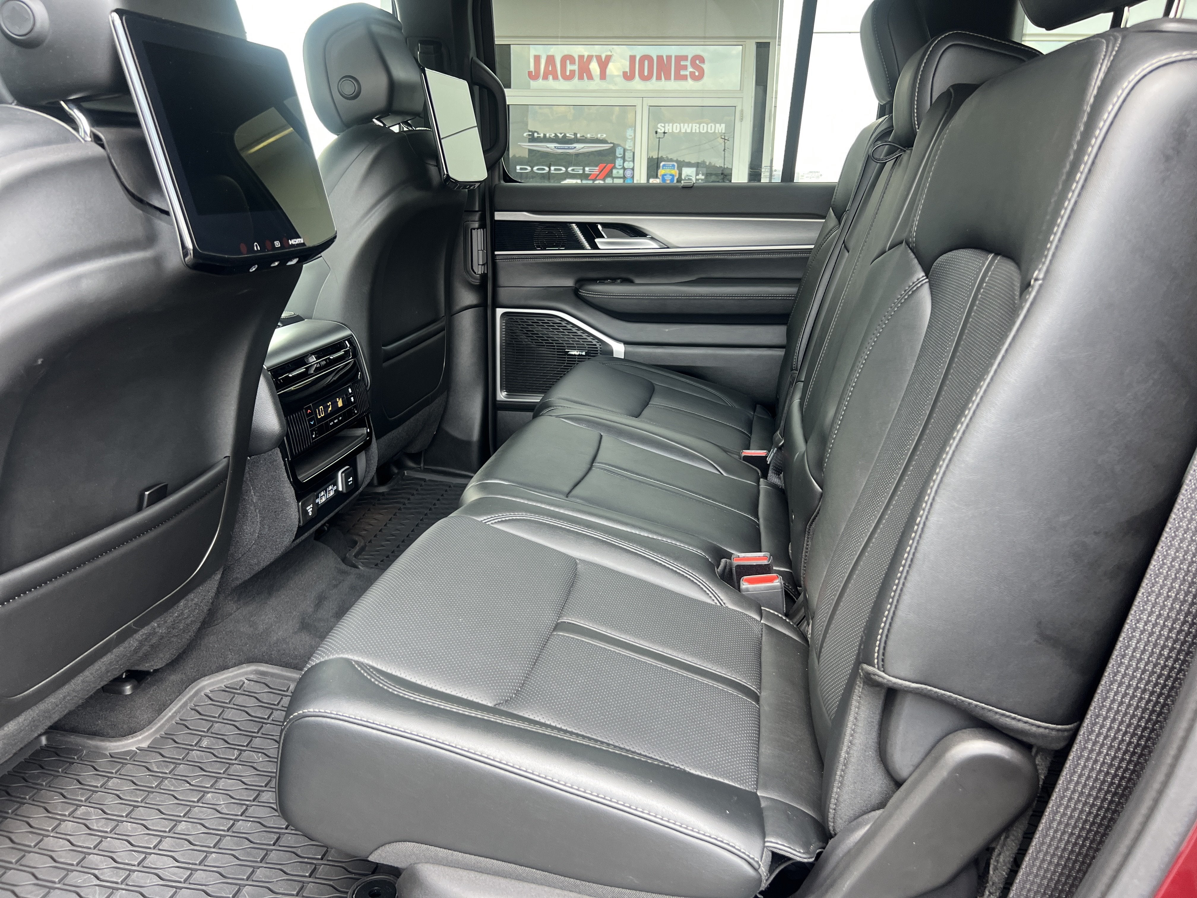 2025 Jeep Wagoneer Series II Carbide