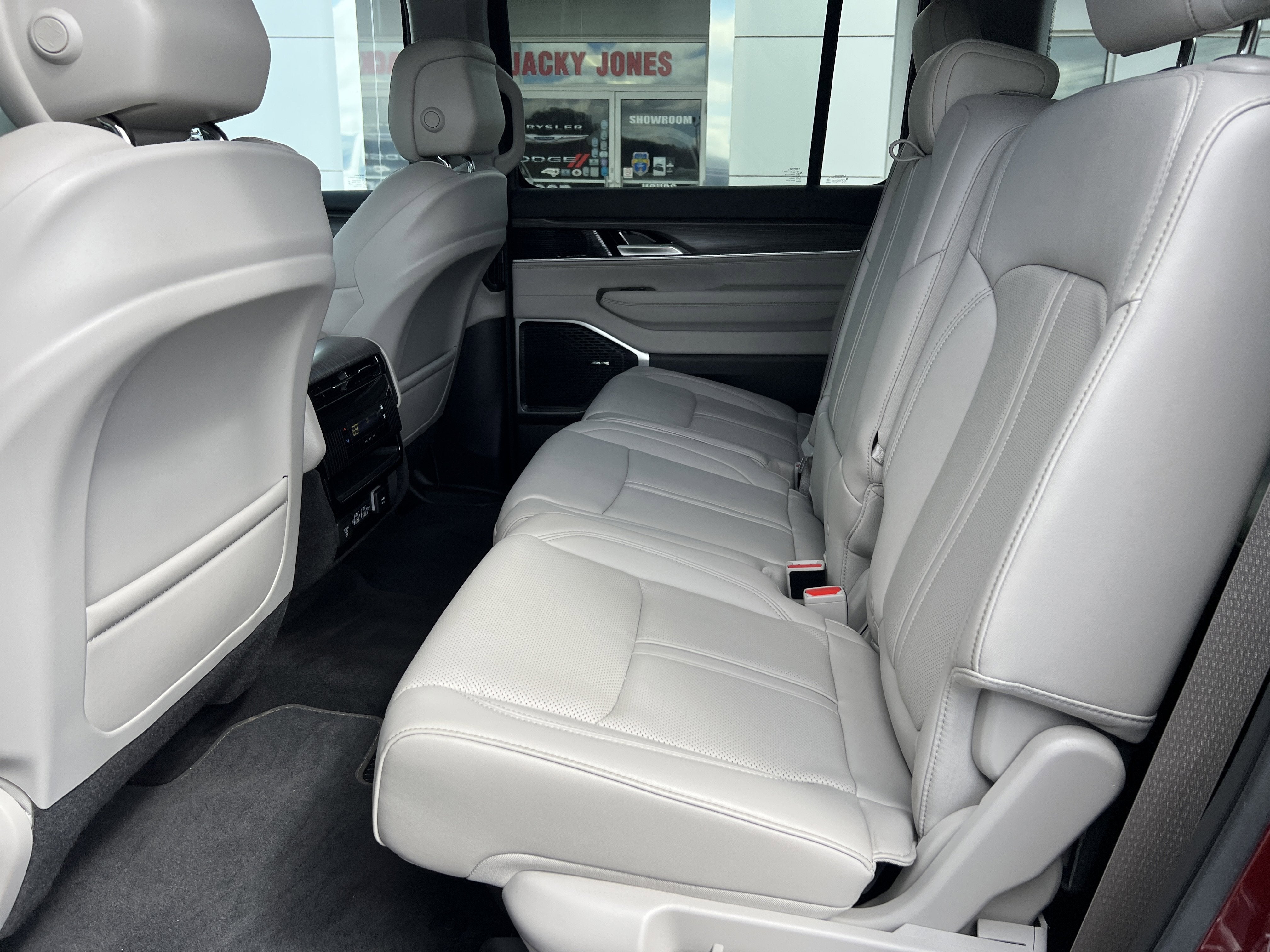 2023 Jeep Wagoneer Series II