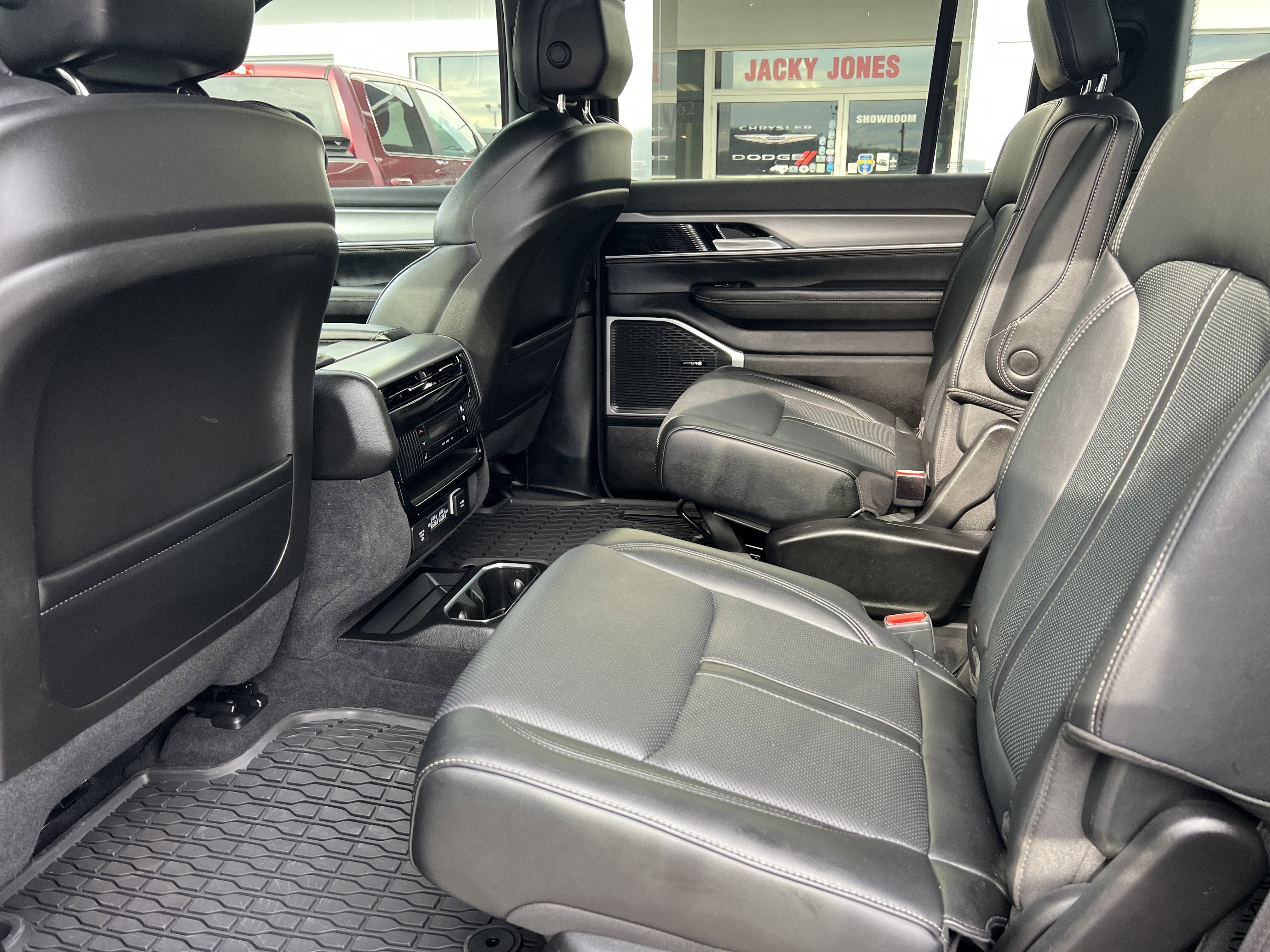 2024 Jeep Wagoneer Series II Carbide