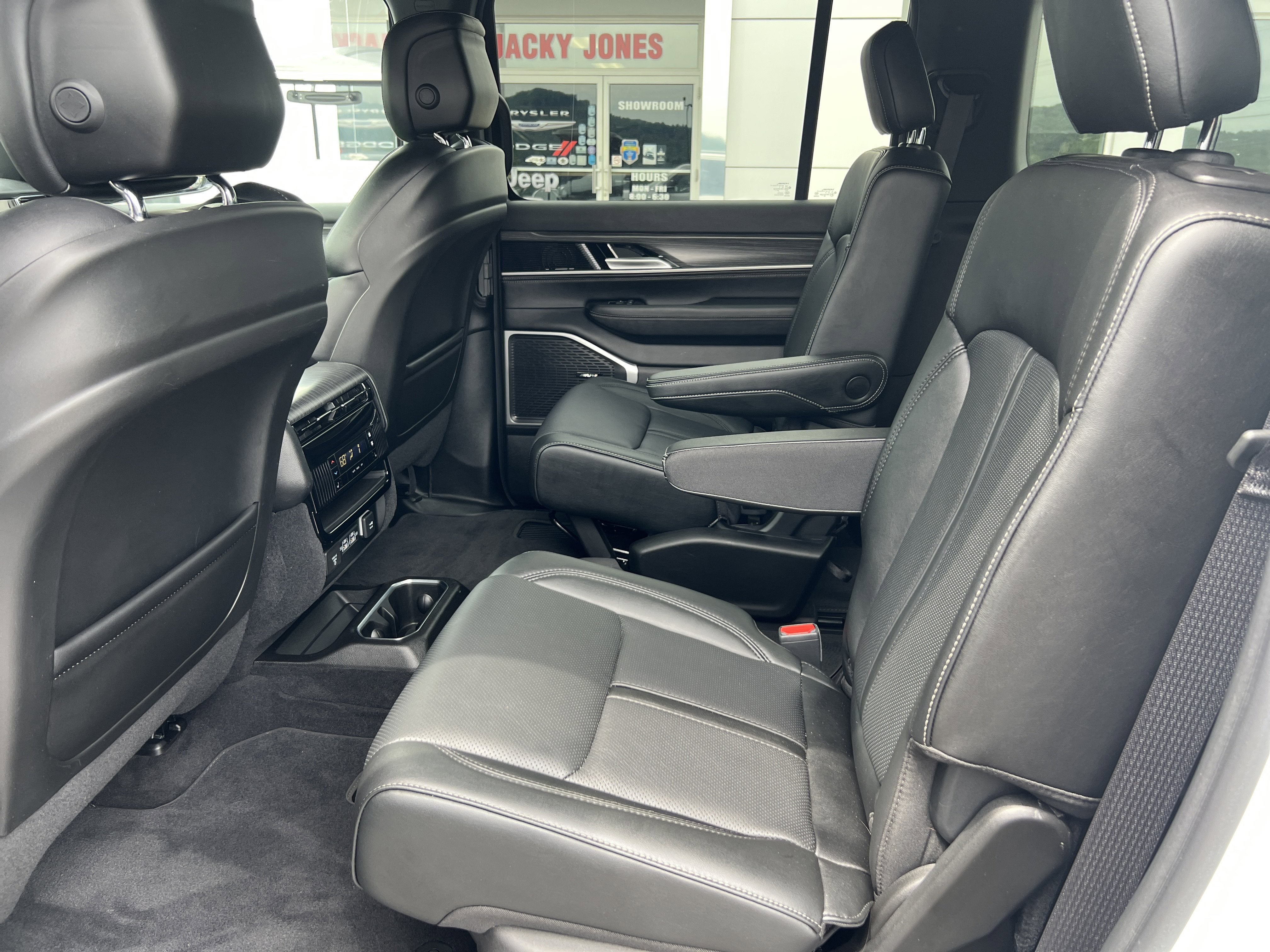 2023 Jeep Wagoneer Series III