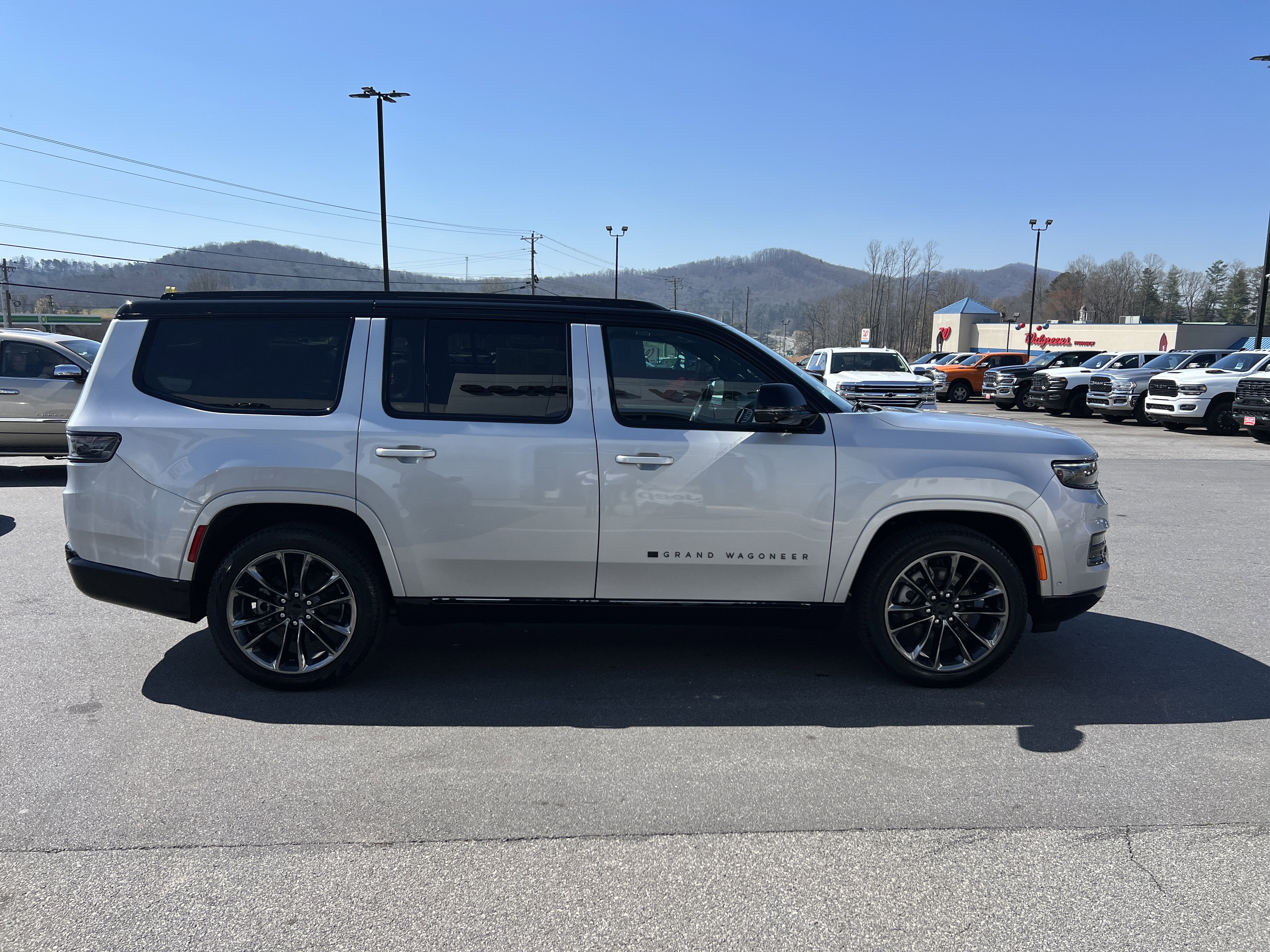 2025 Jeep Grand Wagoneer Series III Obsidian