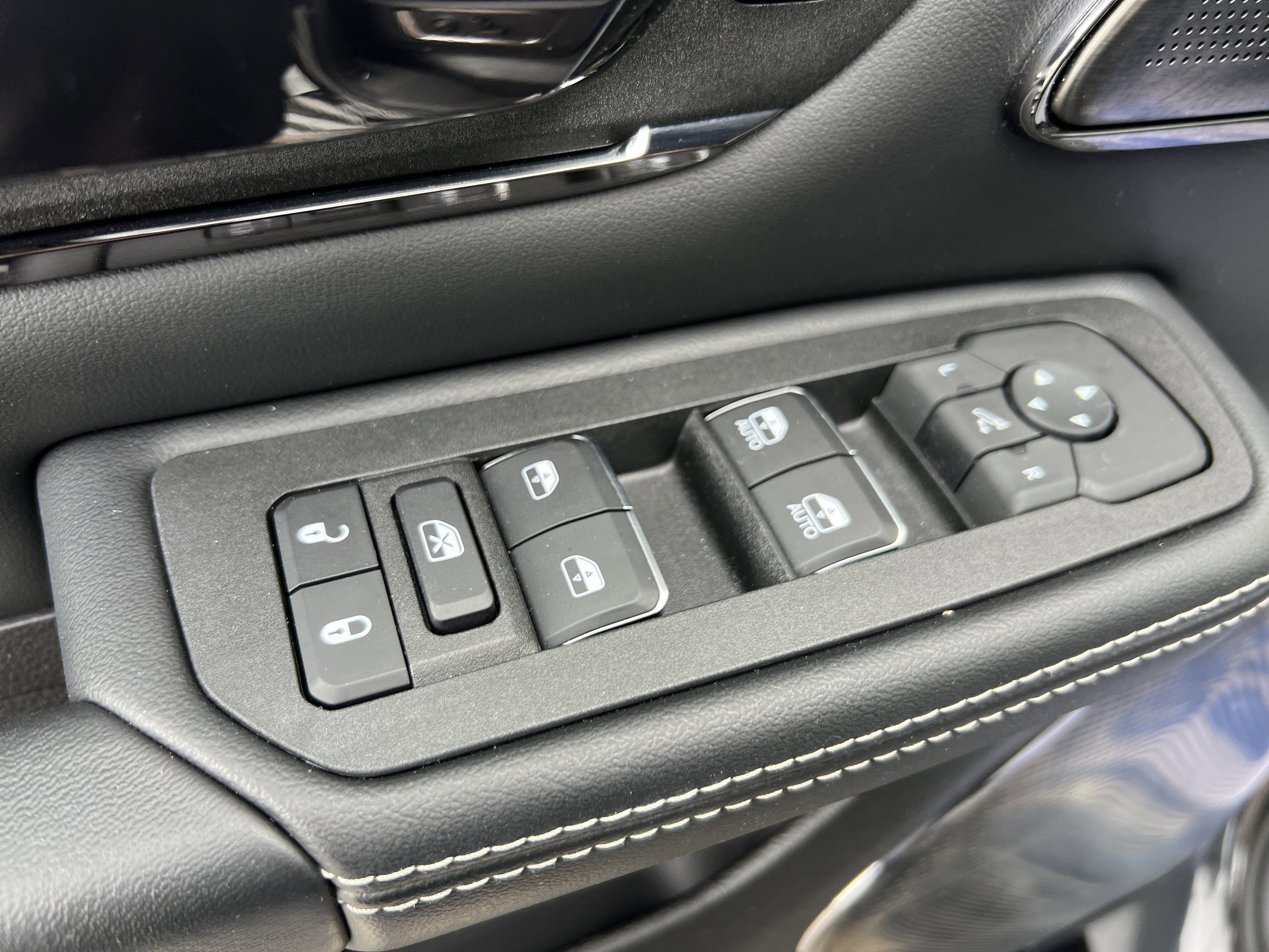 2025 RAM 1500 Limited