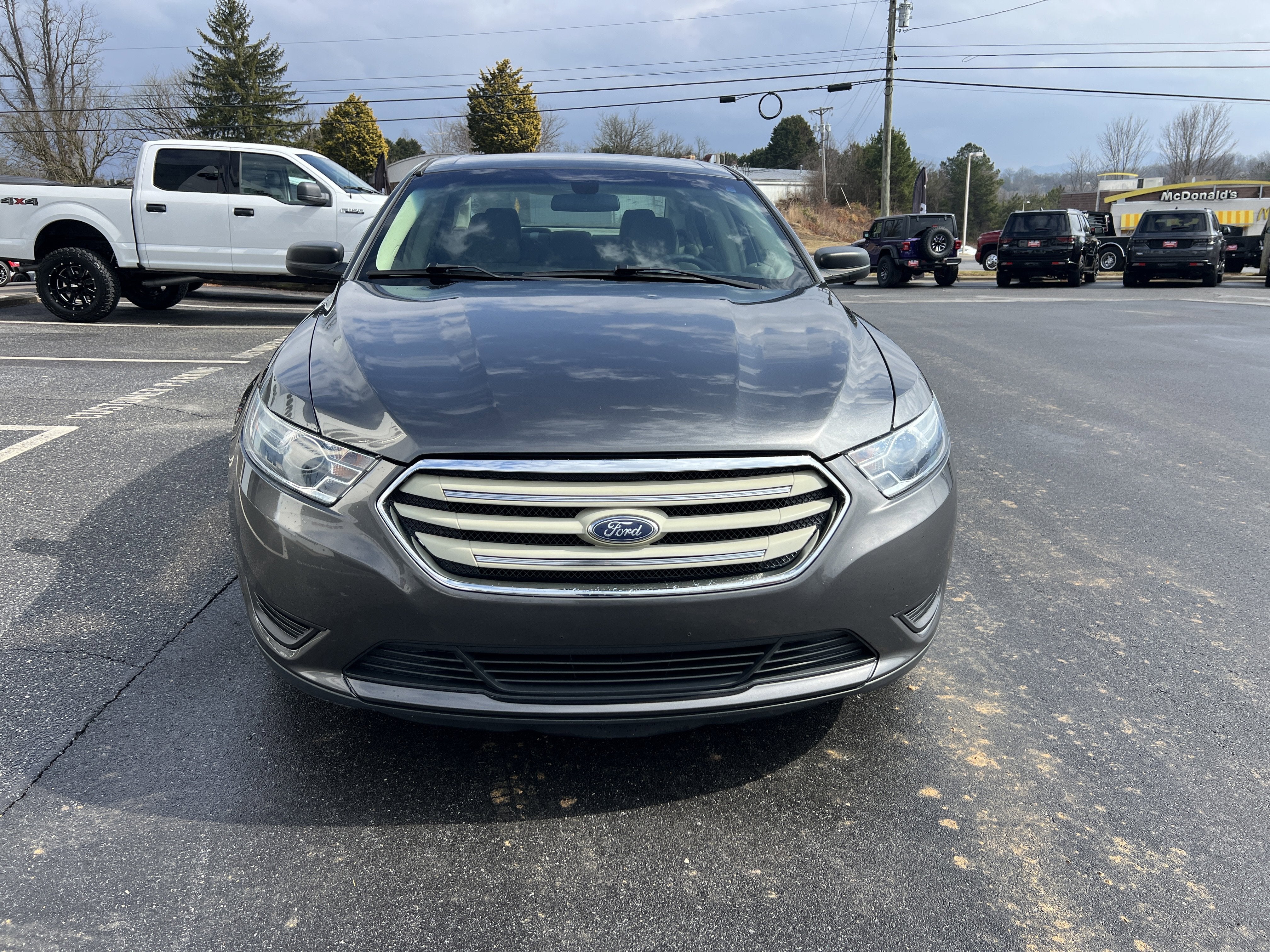 2017 Ford Taurus SE
