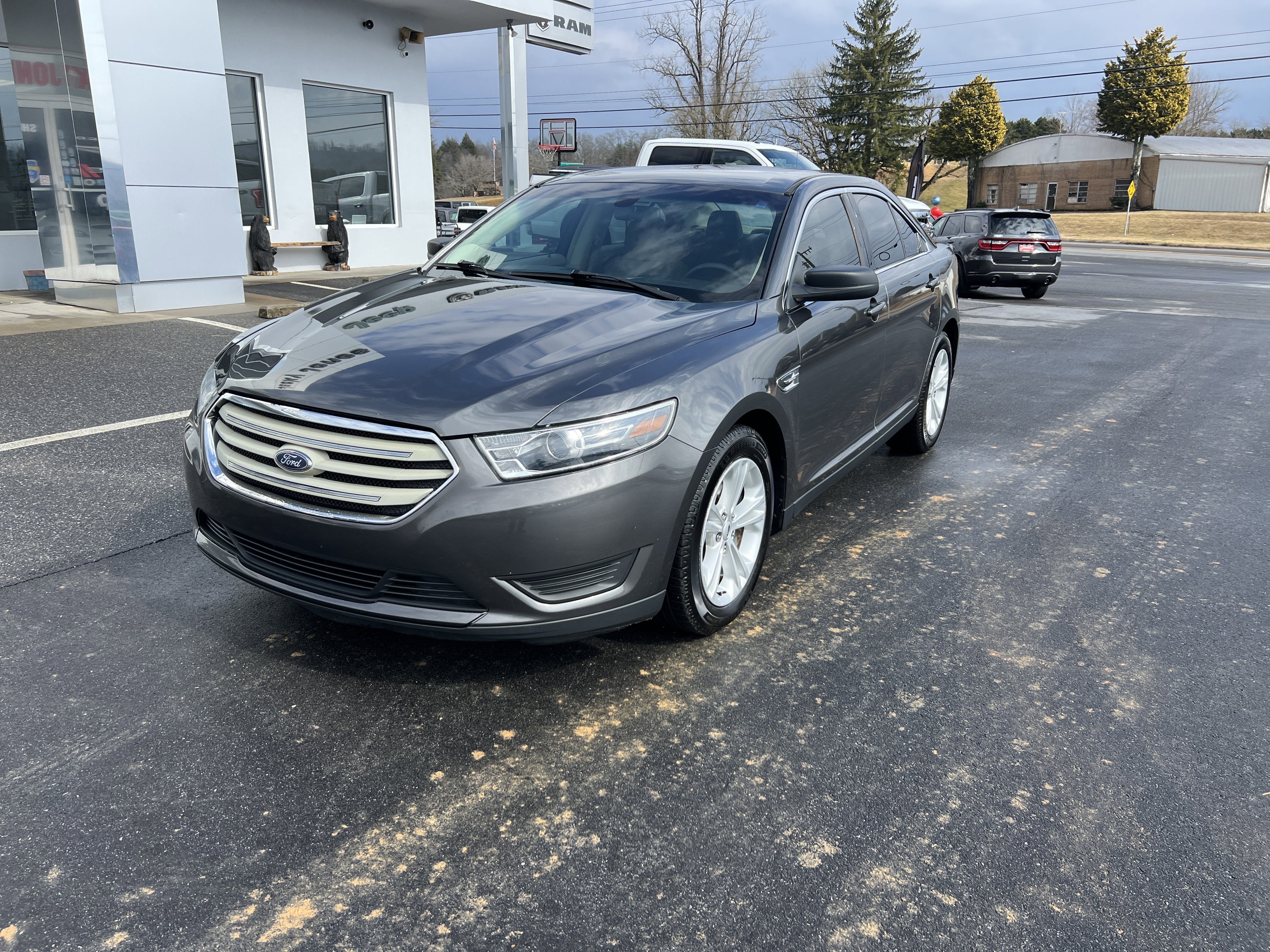 2017 Ford Taurus SE