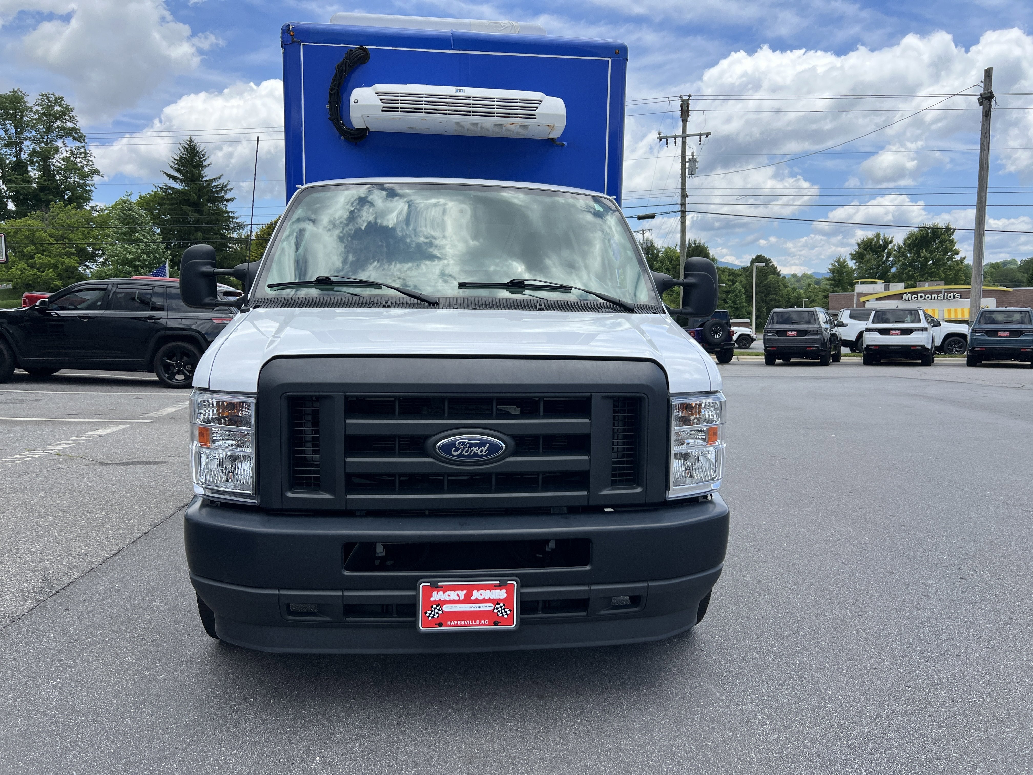 2023 Ford E-Series Cutaway Base