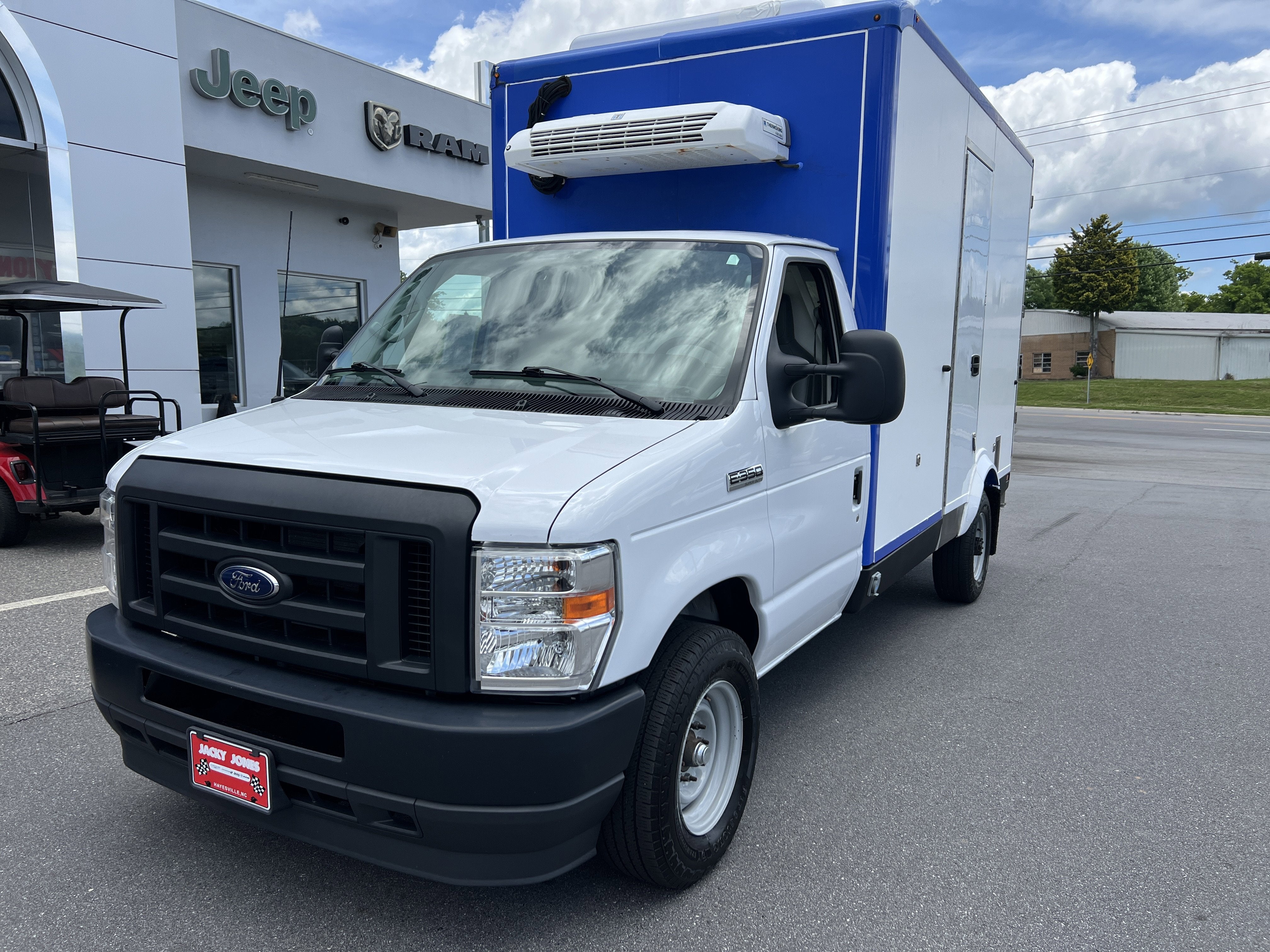 2023 Ford E-Series Cutaway Base