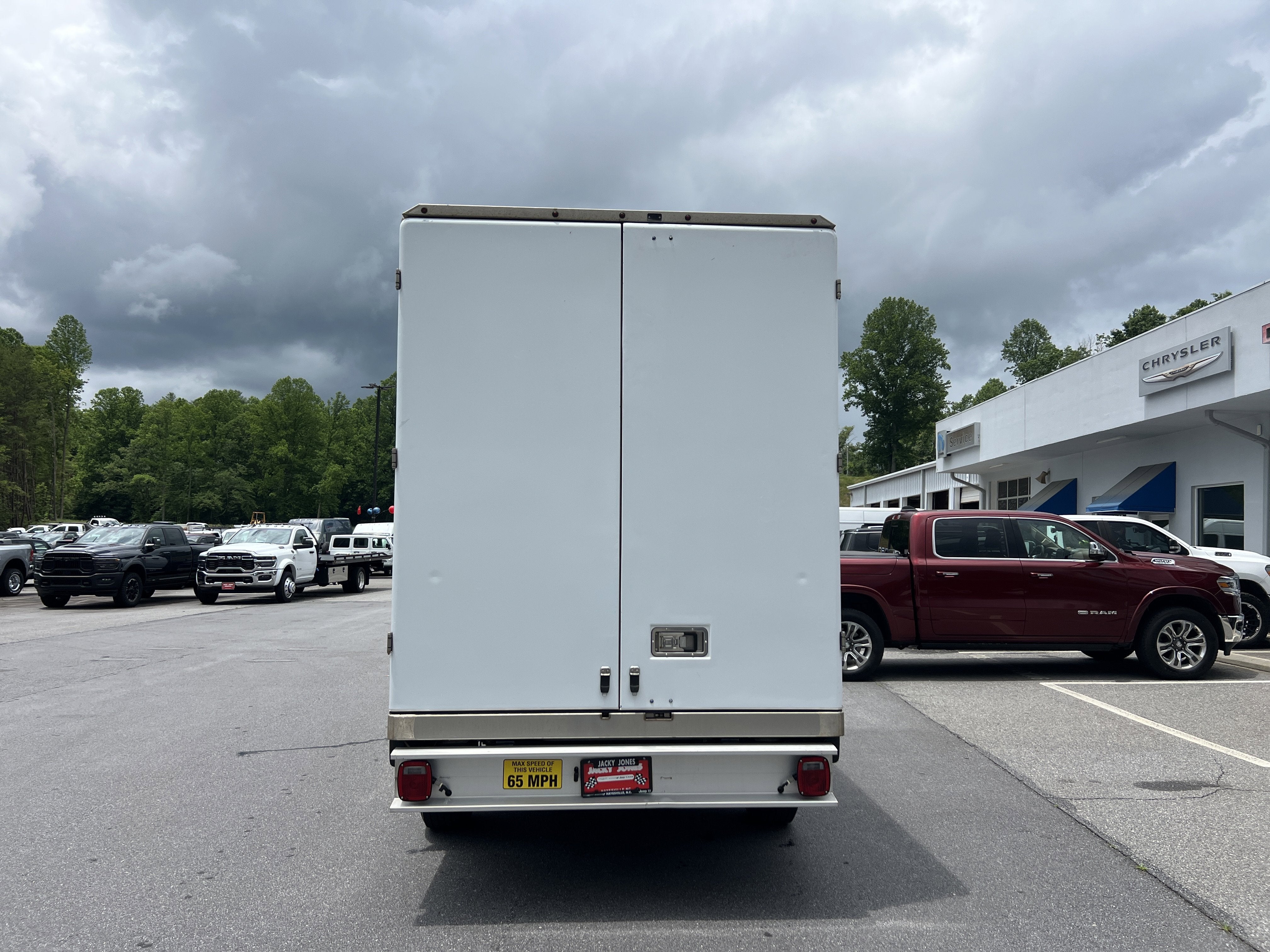 2023 Ford E-Series Cutaway Base