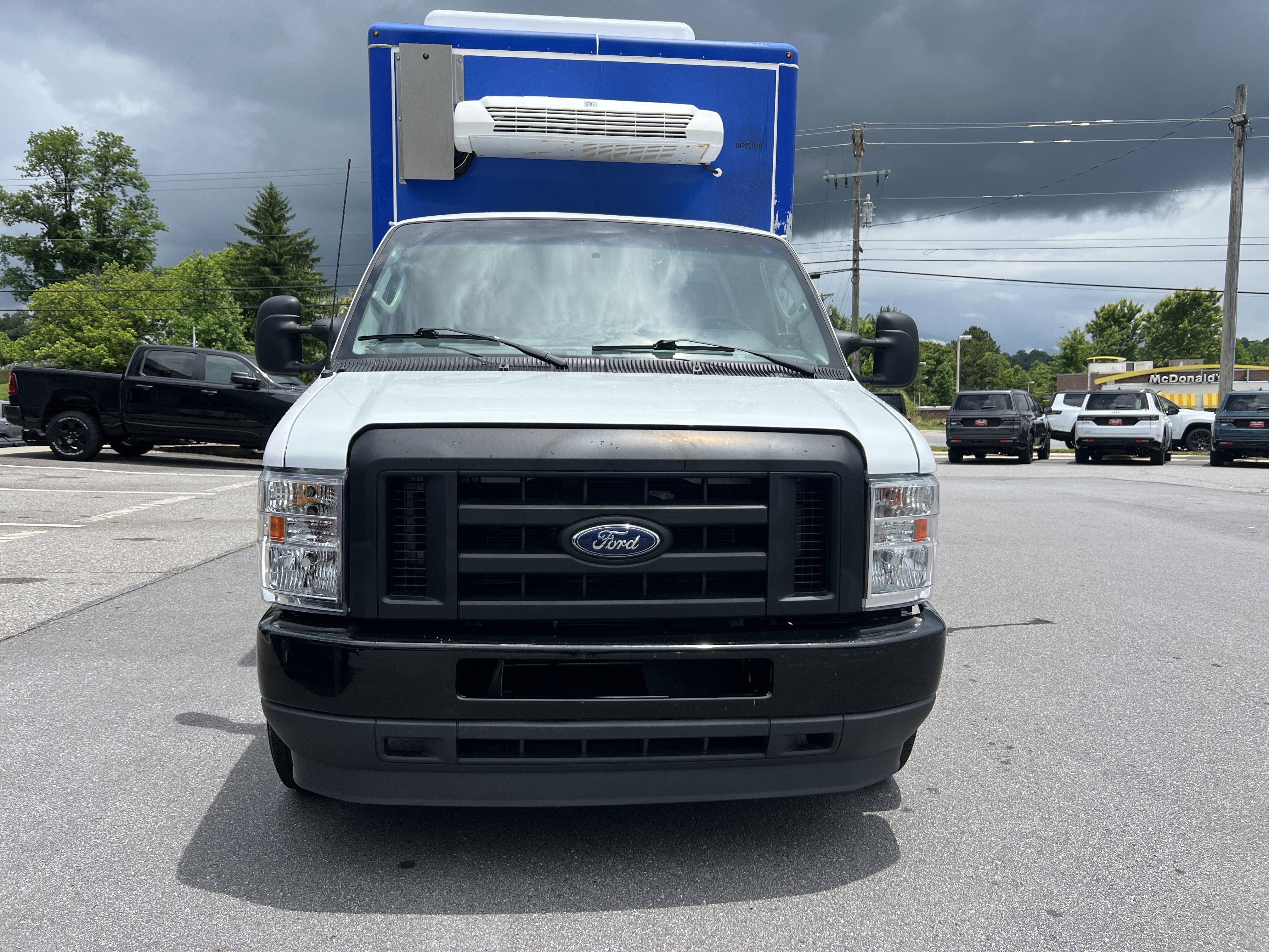 2023 Ford E-Series Cutaway Base