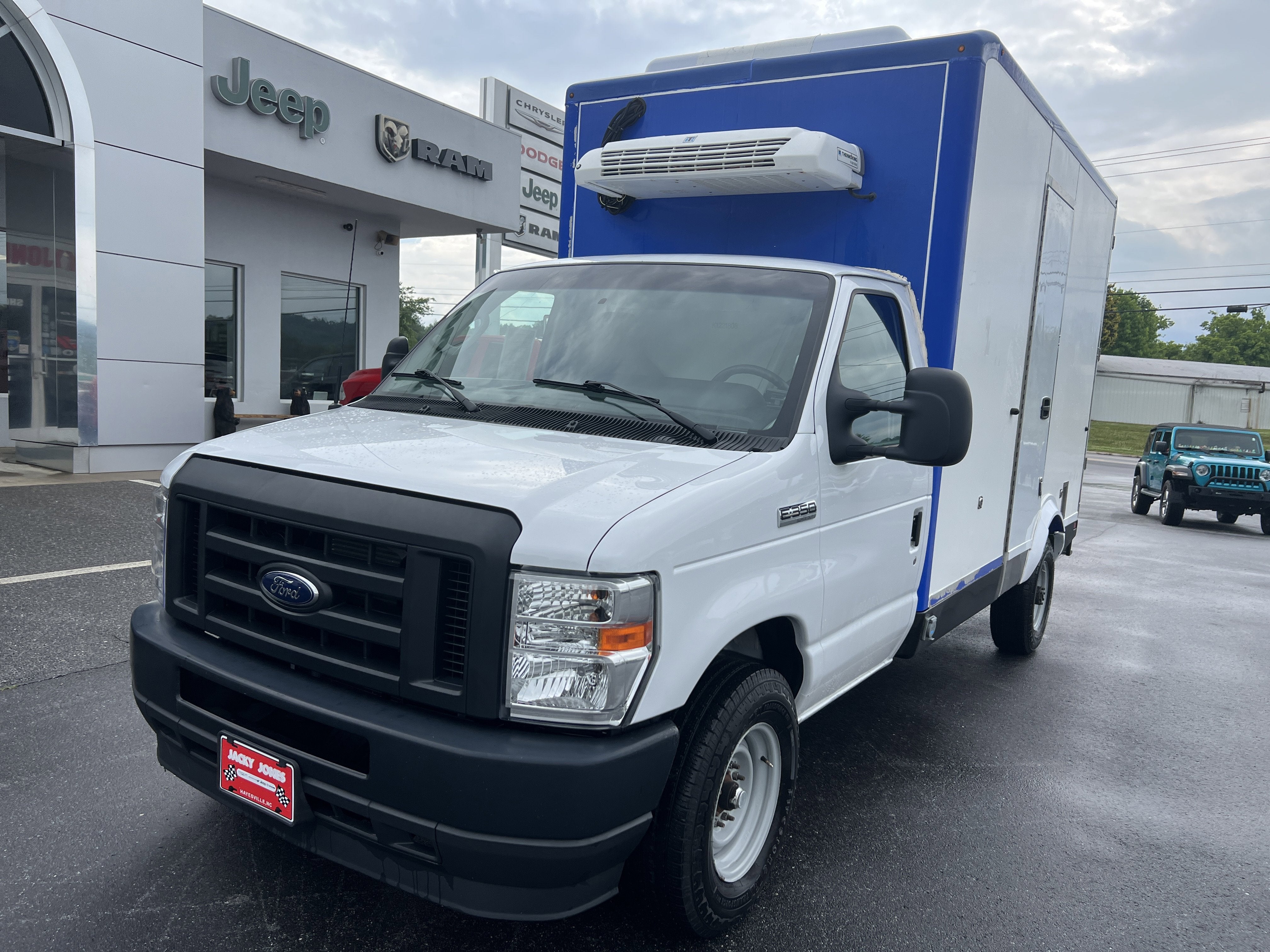 2023 Ford E-Series Cutaway Base