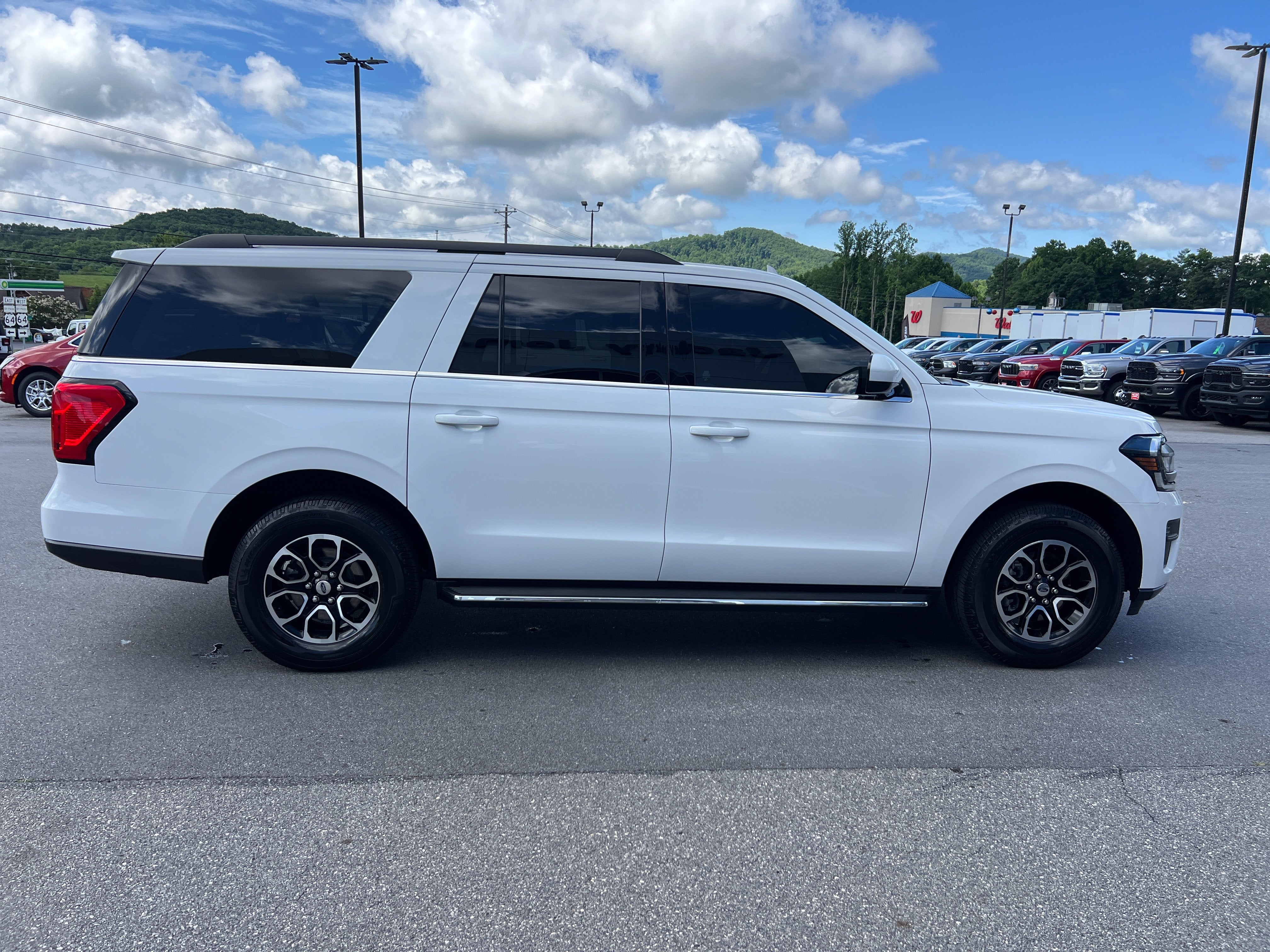 2022 Ford Expedition Max XLT
