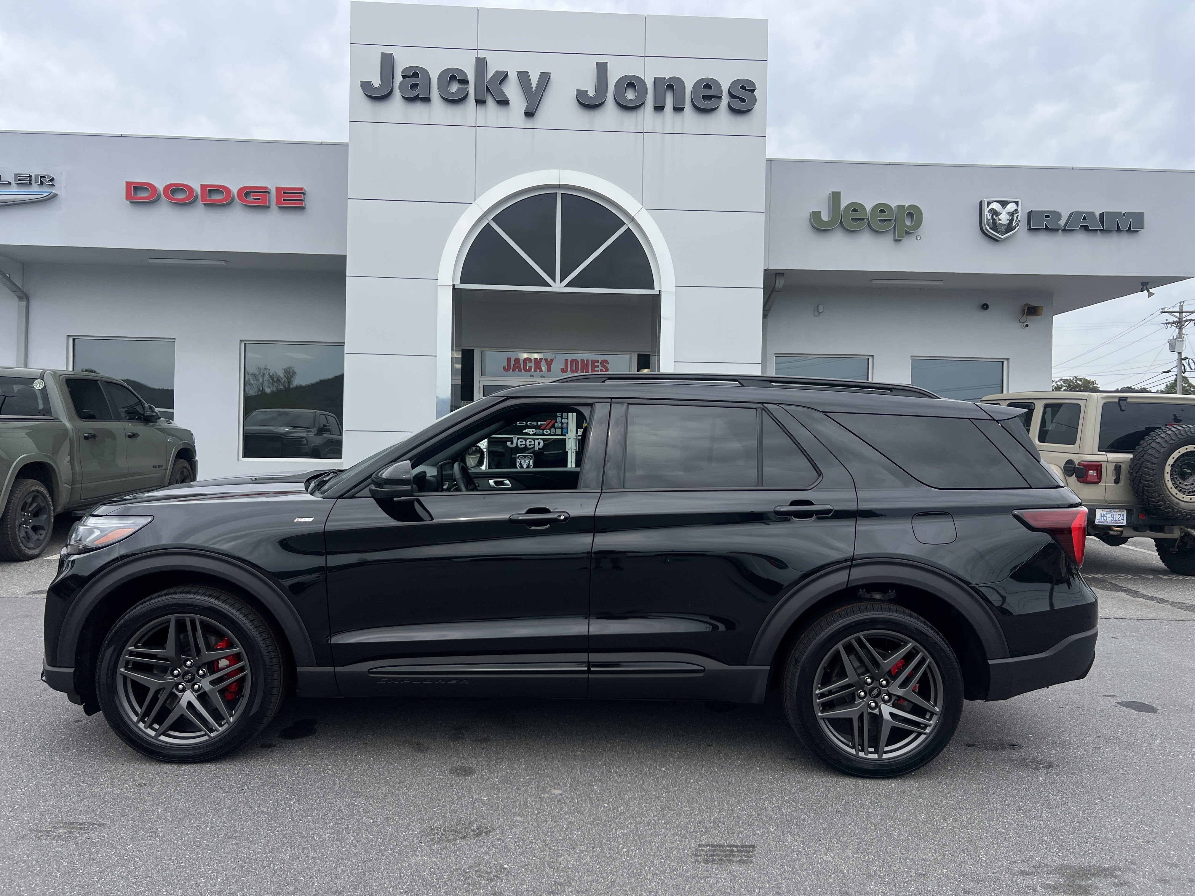 2025 Ford Explorer ST-Line