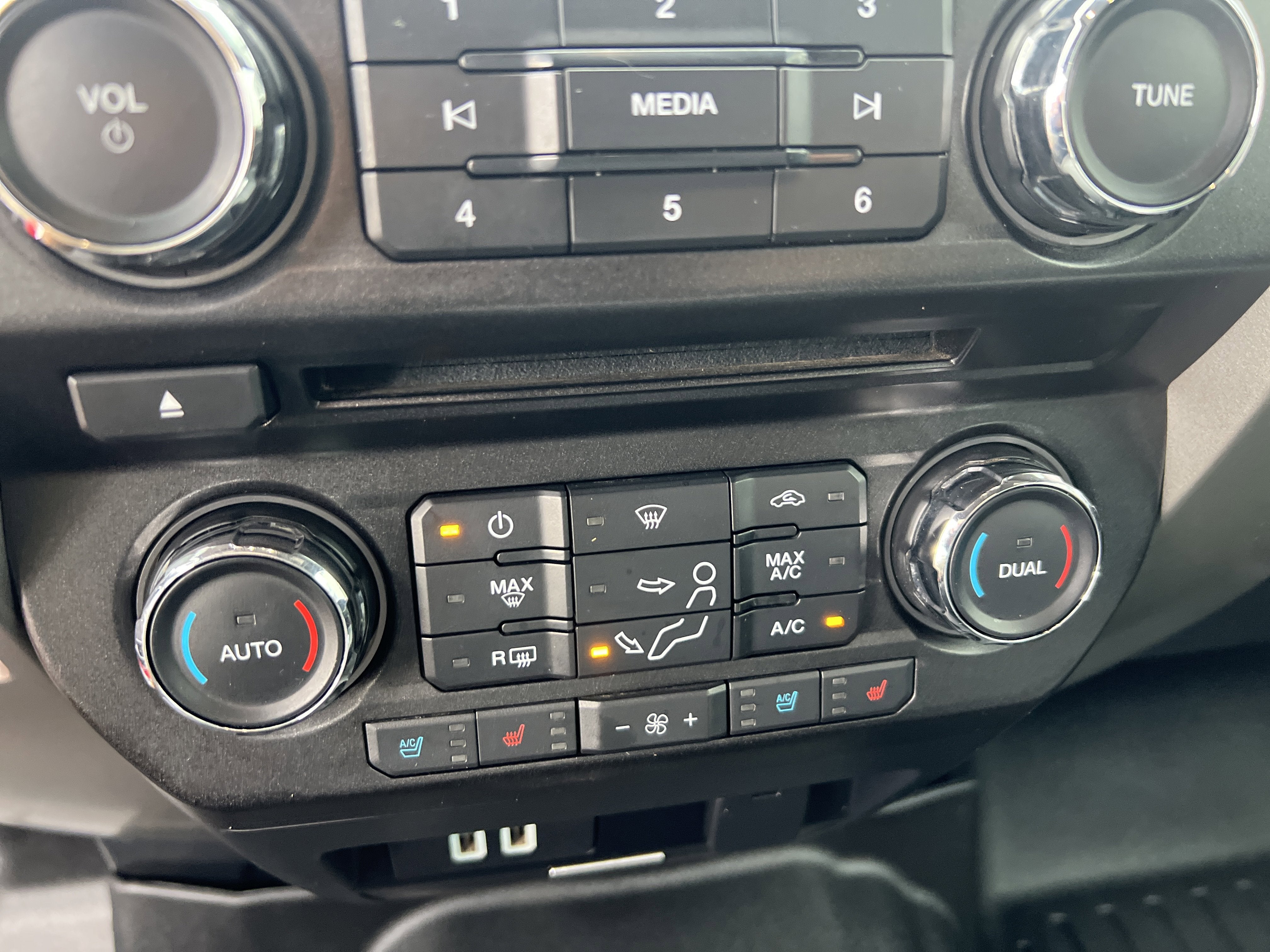 2017 Ford Super Duty F-250 SRW Lariat