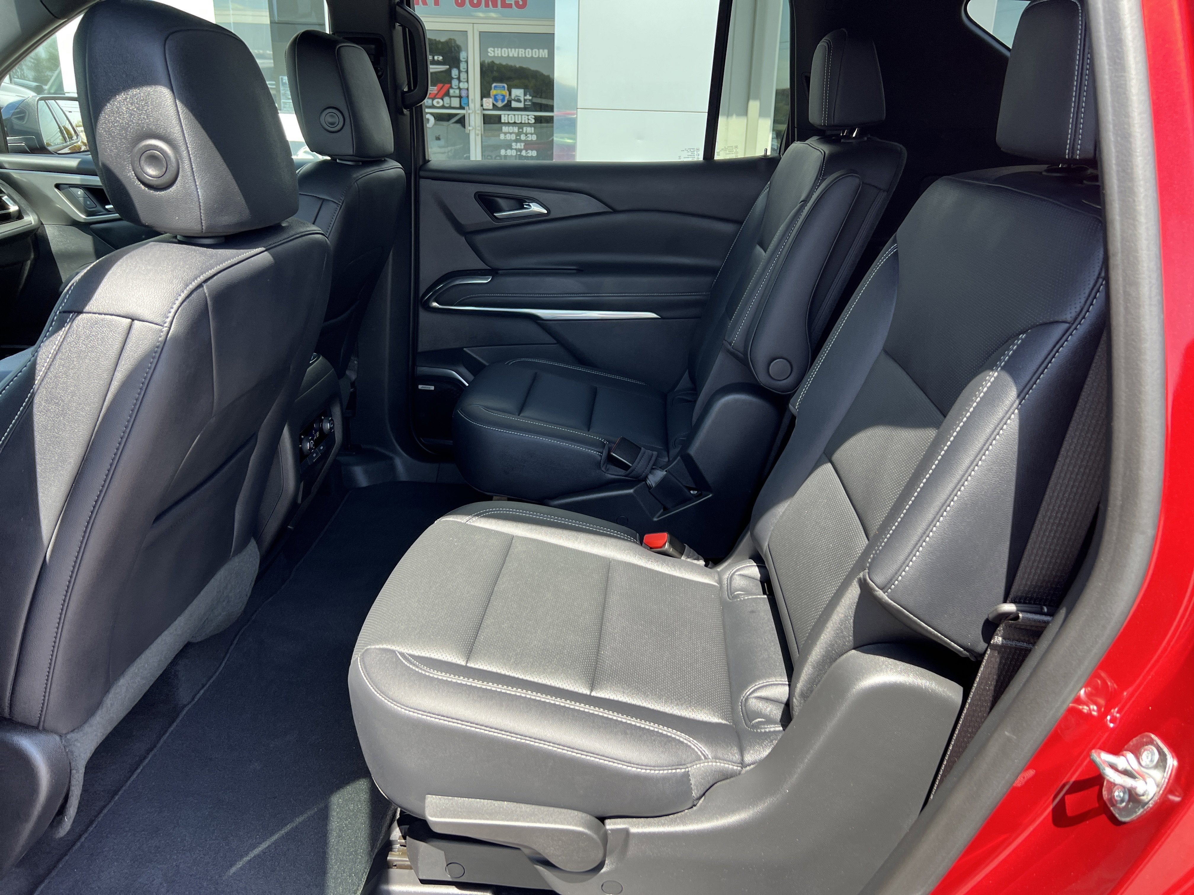 2024 Chevrolet Traverse FWD LT