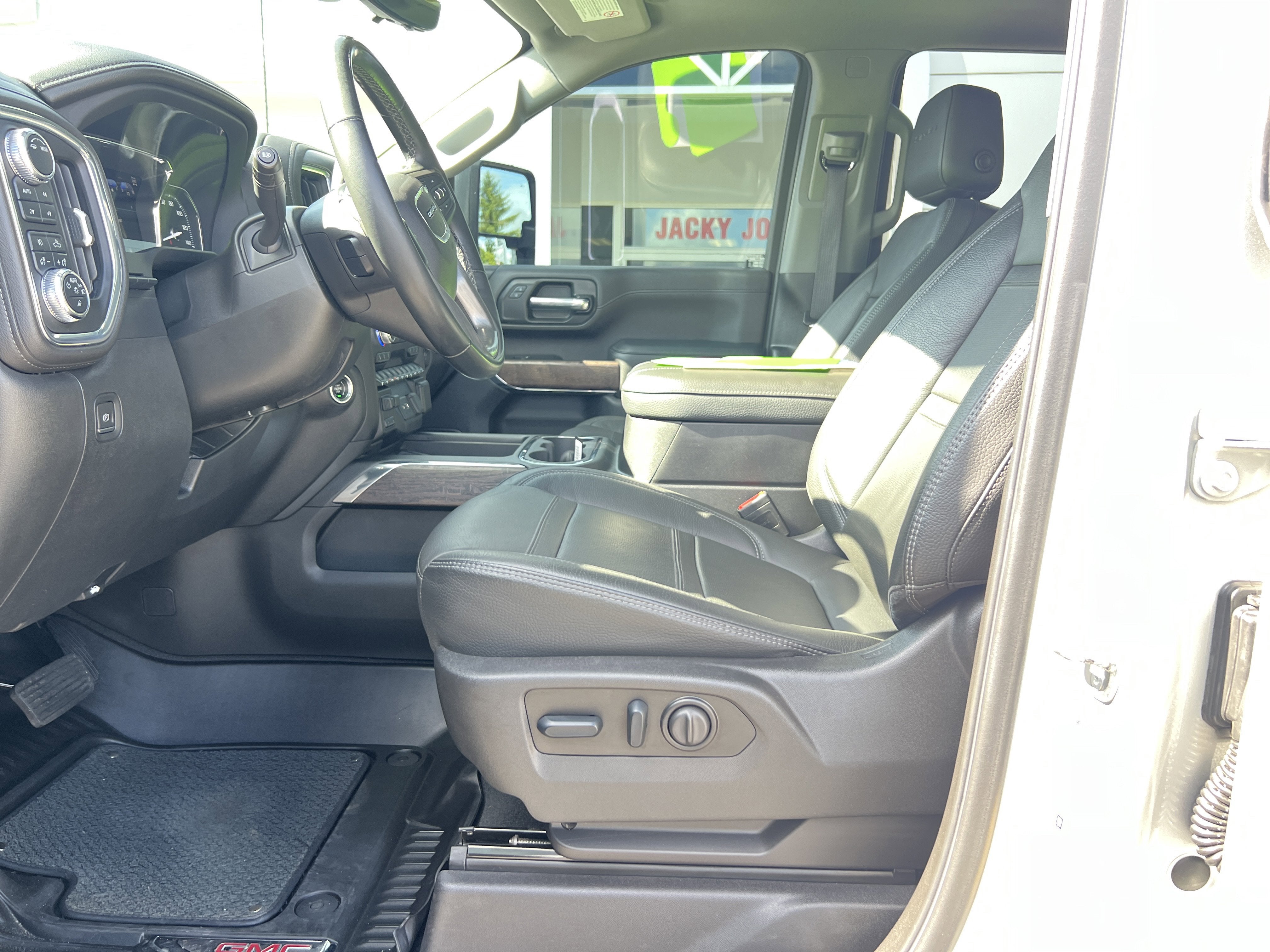 2023 GMC Sierra 2500HD Denali